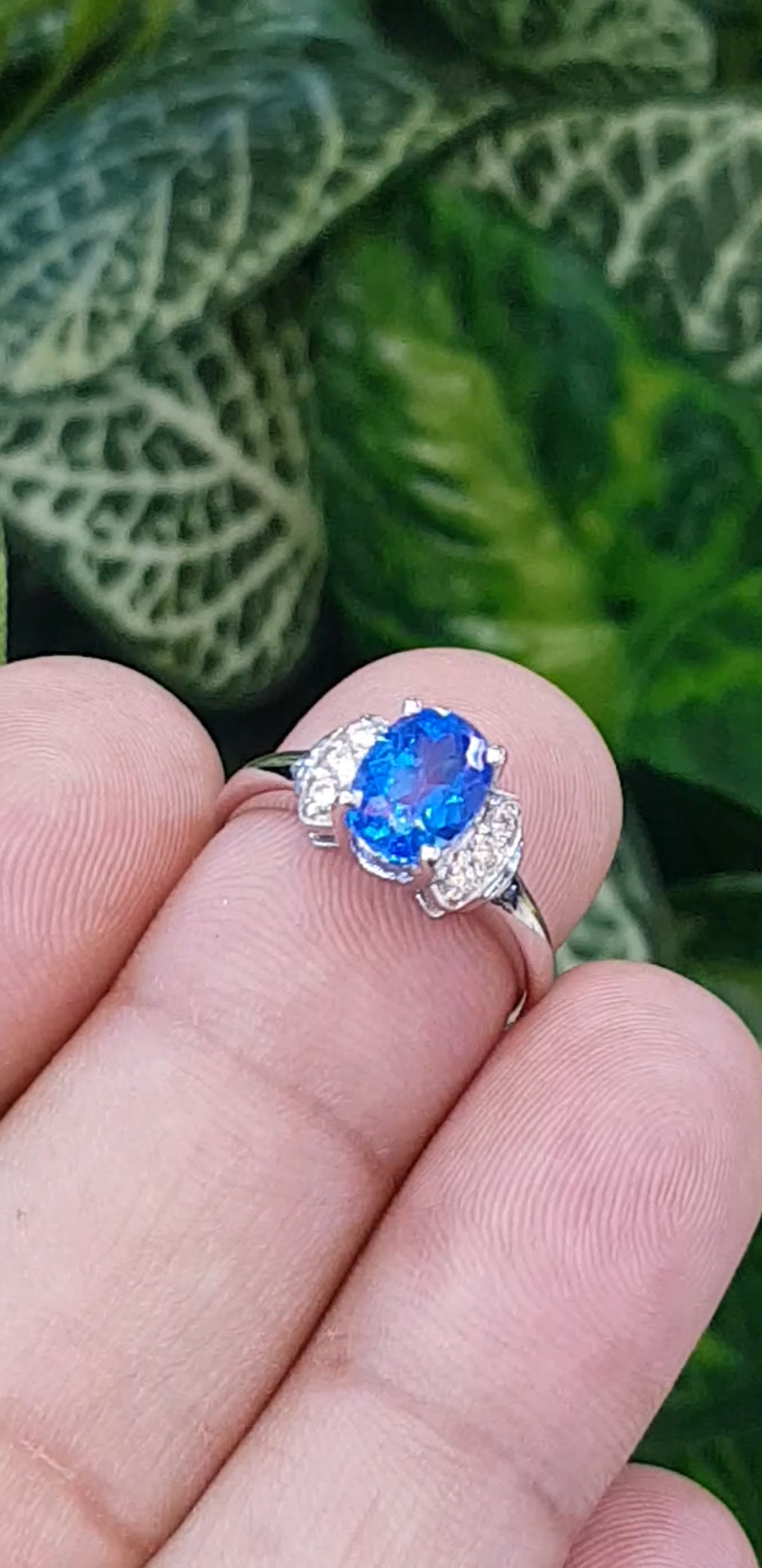 แหวนโทพาส สีน้ำเงิน ( Blue Topaz Ring) (Size) 52 ตัวเรือนเงิน ชุบทองคำขาว/โรเดียม ประดับด้วยเพทาย เพชร CZ คัดคุณภาพ
