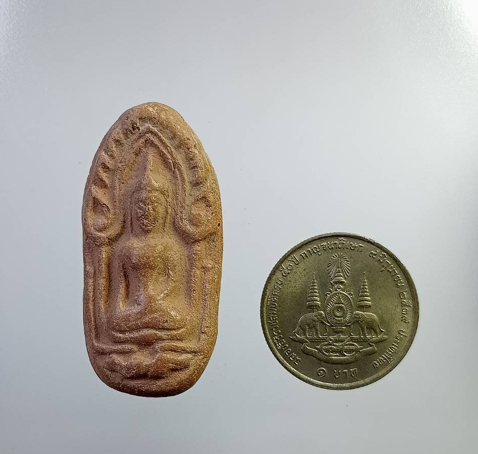 ผ2835 พระขุนแผน ไข่ผ่าซีก เนื้อดิน ไม่ทราบที่ครับ