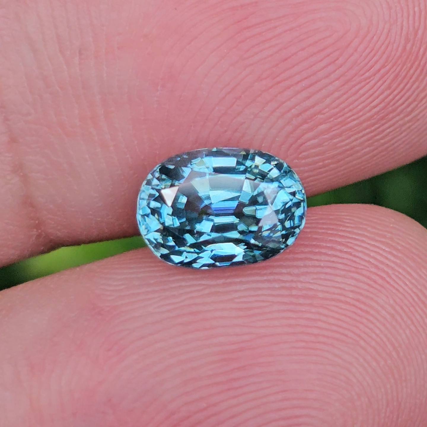 พลอย เพทาย (Zircon) 3.33 กะรัต (Cts.) พลอยแท้ อัญมณีมงคลประจําวันเกิด เครื่องประดับพลอย