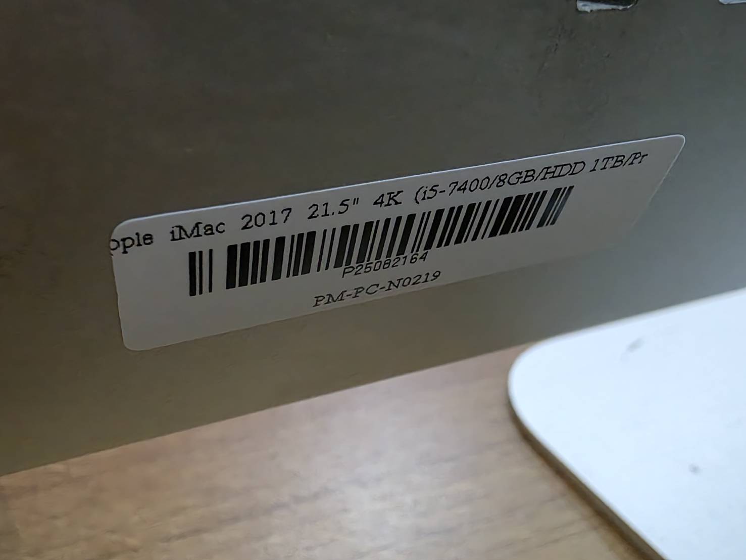 Apple iMac 2017 21.5" 4K (i5-7400/8GB/HDD 1TB/Pro 555 2GB) จอออกชมพูเส้นบางมาก ๆๆ แทบไม่เห็น