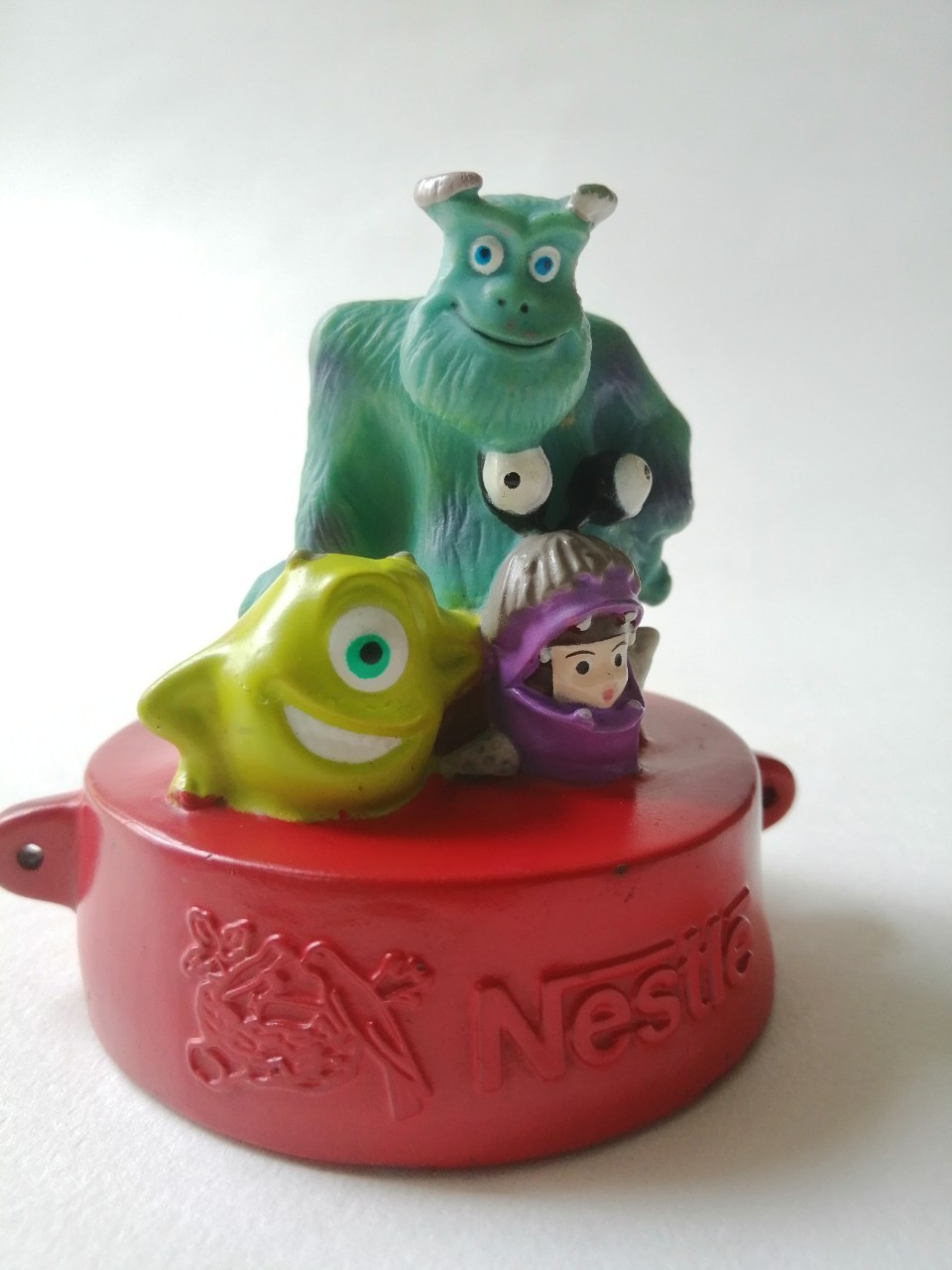 ของสะสมภาพยนต์การ์ตูนอนิเมชั่น มอนสเตอร์ อินซ์ Monster Inc. เป็นฝาท็อปเปอร์ขสดน้ำจาก เนสเล่ ***งานเก่า มีตำหนิ โปรดตรวจสอบทุกภาพ