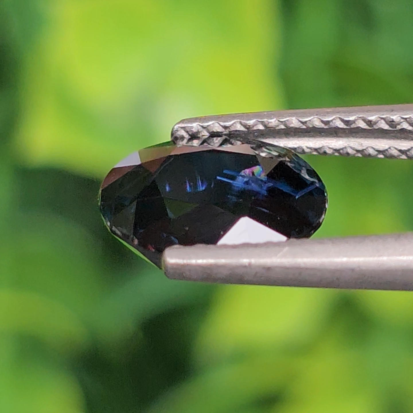 พลอย แซปไฟร์สีน้ำเงินอมเขียว Teal Sapphire 2.57 กะรัต (Cts.) ดิบ Unheated พลอยแท้ อัญมณีมงคลประจําวันเกิด เครื่องประดับพลอย