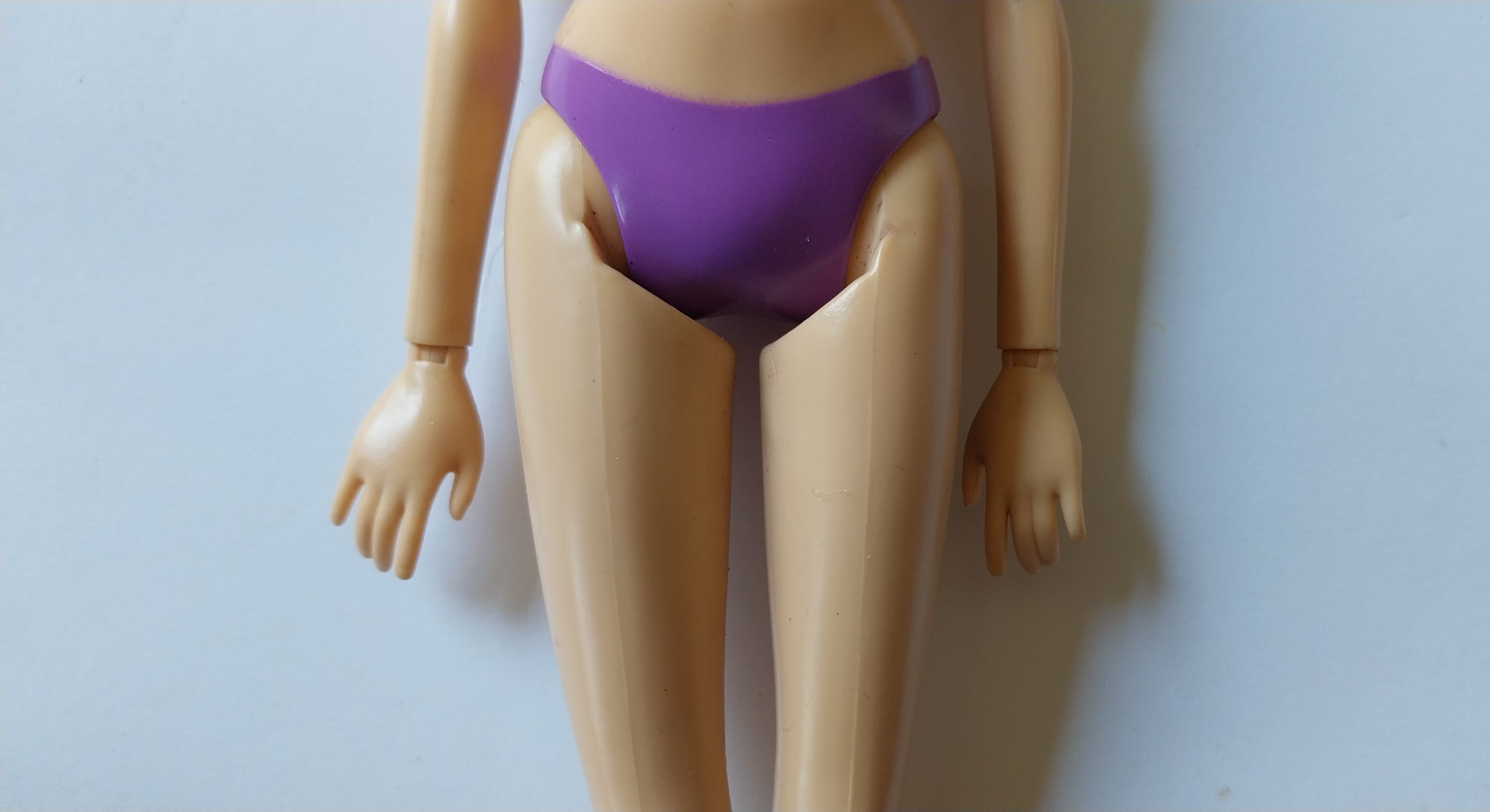 มือ2 มีหลายภาพ,ตุ๊กตา #เจ้าหญิงราพันเซล #ราปุนเซลแขนข้อต่อ ขายางพับงอได้ จาก ดิสนีย์สโตร์ **ตำหนิที่เท้า ตามภาพ ไม่มีส่วนใดหลวม แถมชุด รองเท้า มงกุฏ