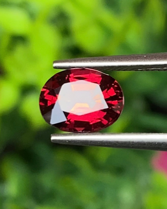 พลอย โรโดไลต์ กาเน็ท Rhodolite Garnet 2.00 กะรัต Cts.พลอยแท้ อัญมณีมงคลประจําวันเกิด เครื่องประดับพลอย