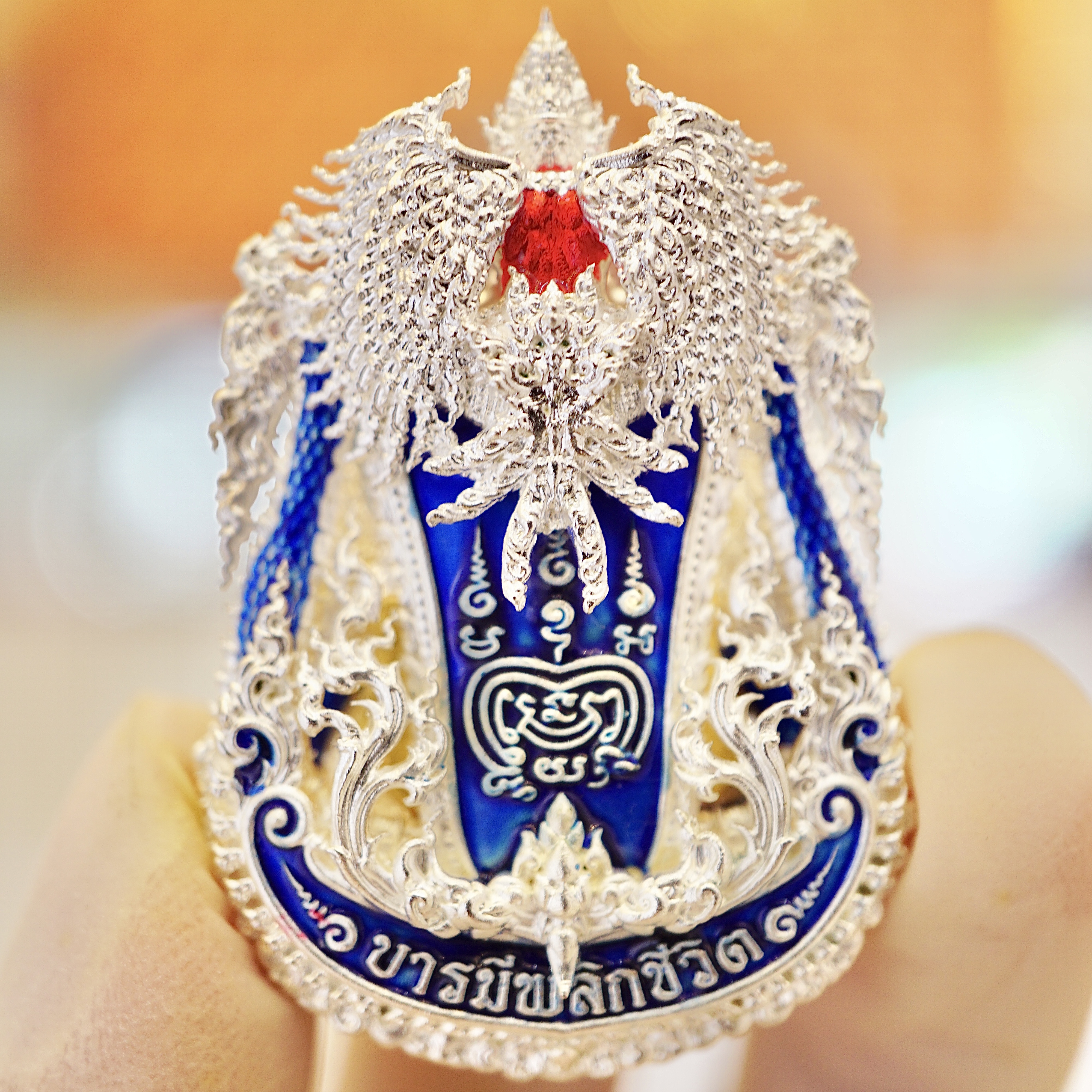 เหรียญเสมาบารมีพลิกชีวิตหลวงพ่อพัฒน์ รหัส 21 บรอนซ์ชุบเงินลงยา รายการศูนย์จอง (พิเศษเลี่ยมกันน้ำให้ฟรี)