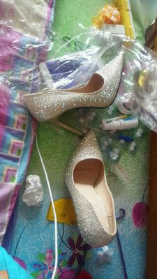 รองเท้าออกงาน รองเท้าส้นสูง ฝังเพชร สวยหรู