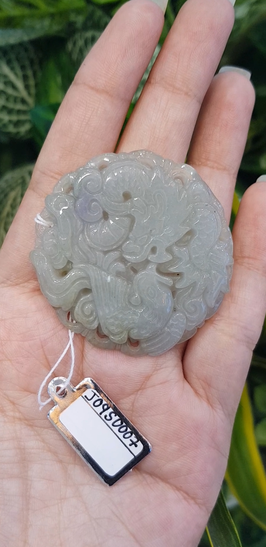 หยก พม่า แท้ Jade จี้หยก (jadeite) แกะสลักรูปมังกร ดิบ ไม่ผ่านการปรับปรุง (Type A) พม่า (Myanmar)