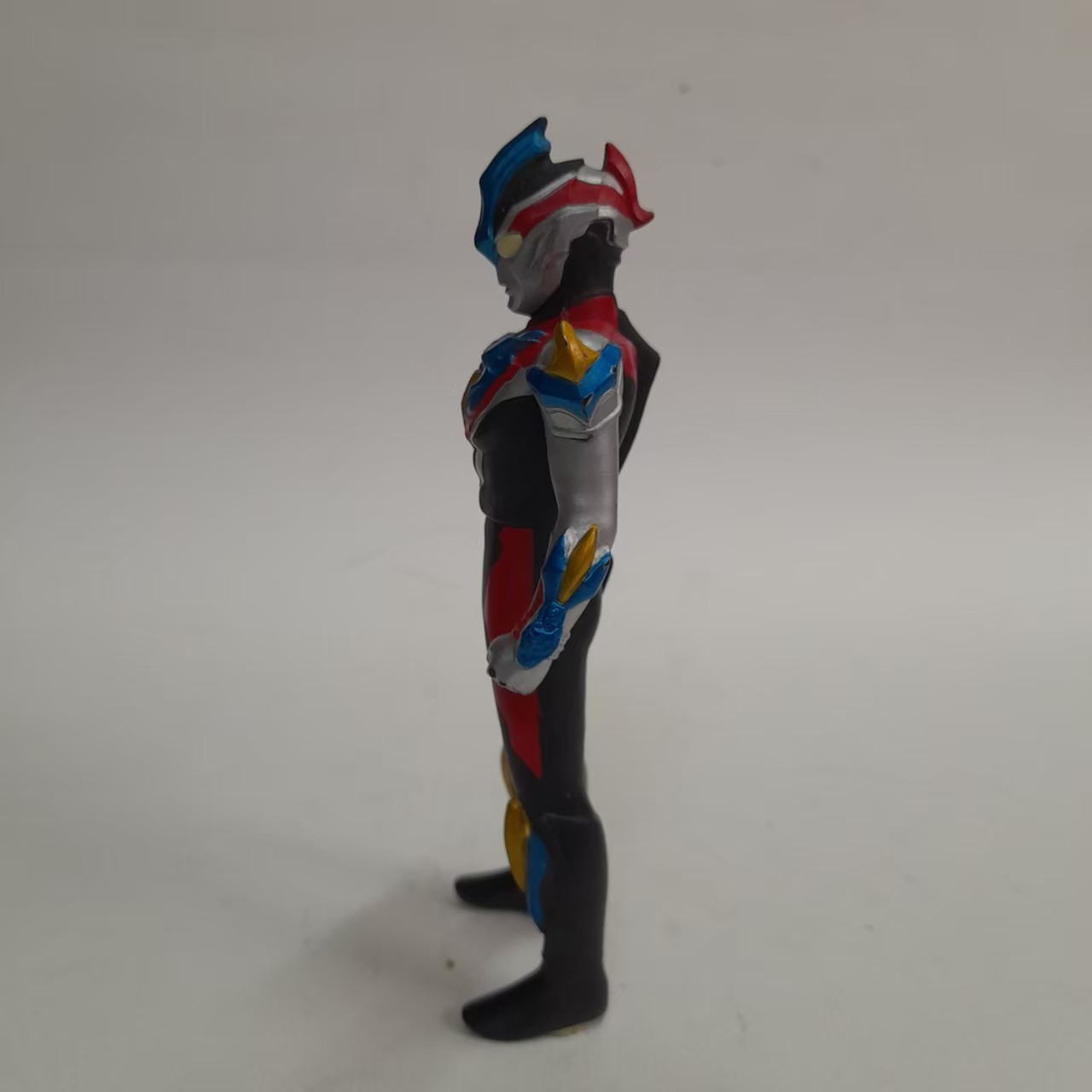 ซอฟ 5 นิ้ว อุลตร้าแมนกิงกะวิคตอรี่ ร่างรวมของสองอุลตร้าแมน มือสองสภาพดี มีรอยบ้าง