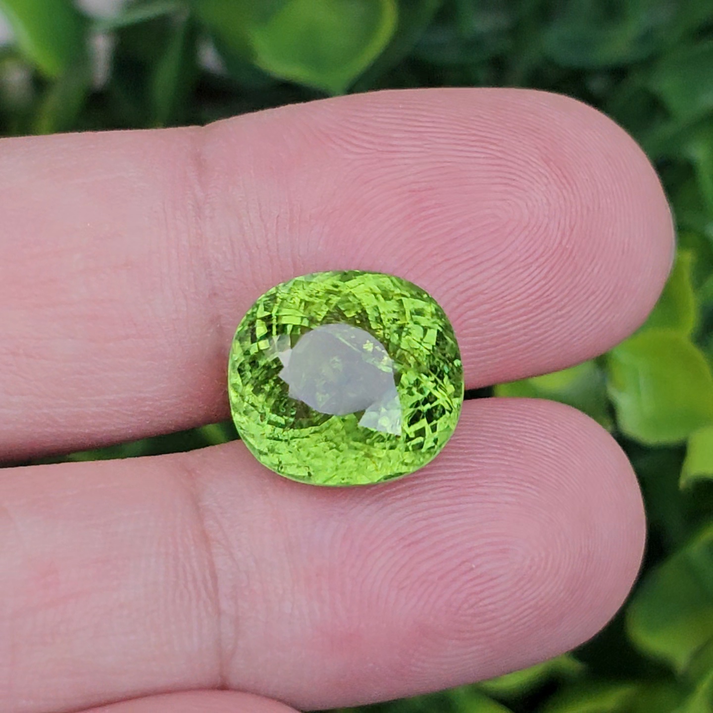 พลอย พาไรบ้า ทัวร์มาลีน Paraiba Tourmaline 11.02 กะรัต (Cts.) *สีพิเศษ เขียวนีออน neon green พร้อมใบเซอร์ พลอยแท้อัญมณีมงคล ประจําวันเกิด เครื่องประดับพลอย