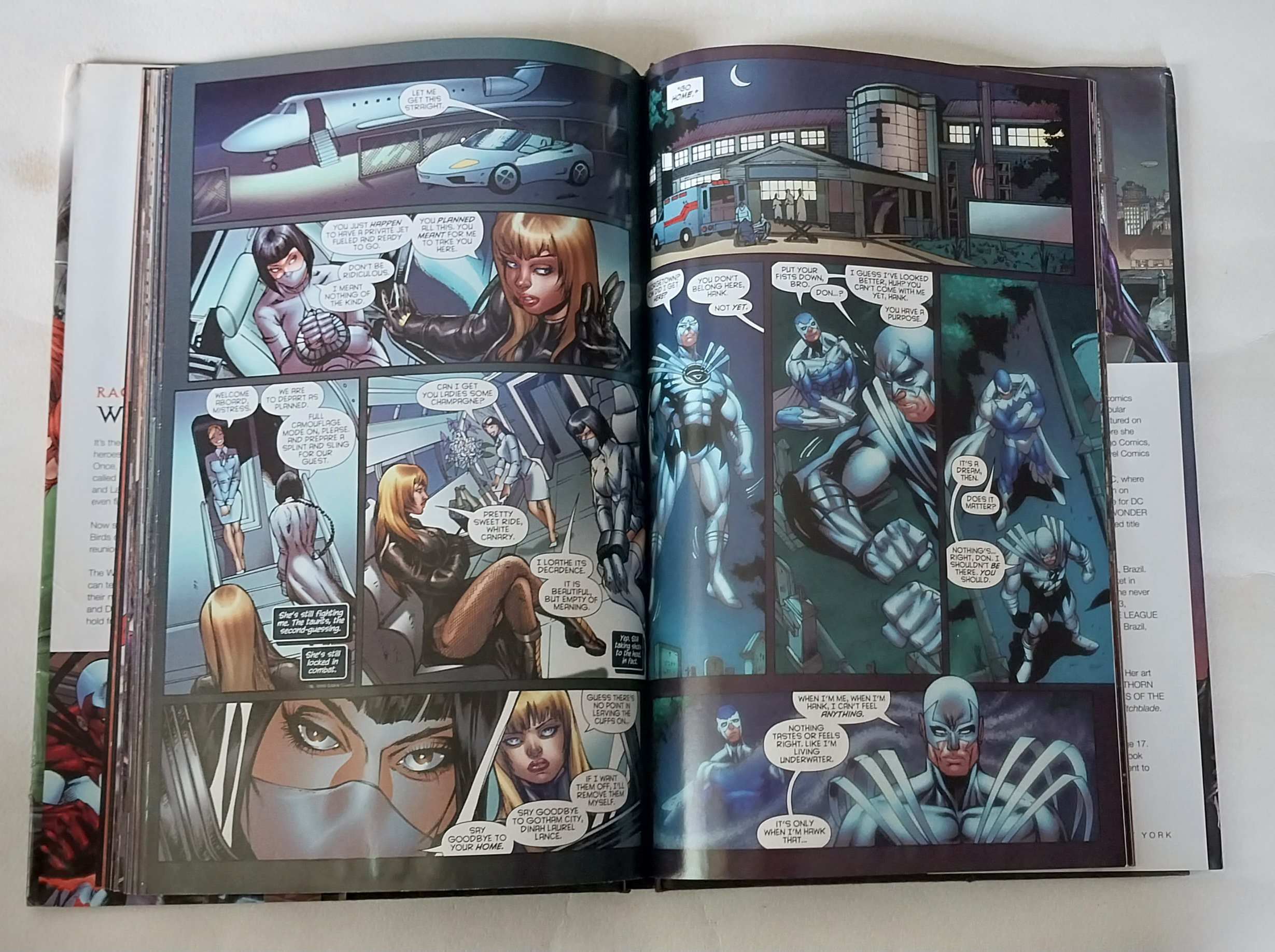 หนังสือภาพการ์ตูน ปกแข็ง มีปกหุ้ม **มีตำหนิ โปรดดูทุกภาพ,DC comics ฉบับภาษาอังกฤษ brightest Day Birds of prey End Run, โดย Gail Simons ed Benes, Adriana Melo Alvin lee หนังสือปกแข็งมีปกหุ้ม กระดาษมัน ภาพสีทั้งเล่ม