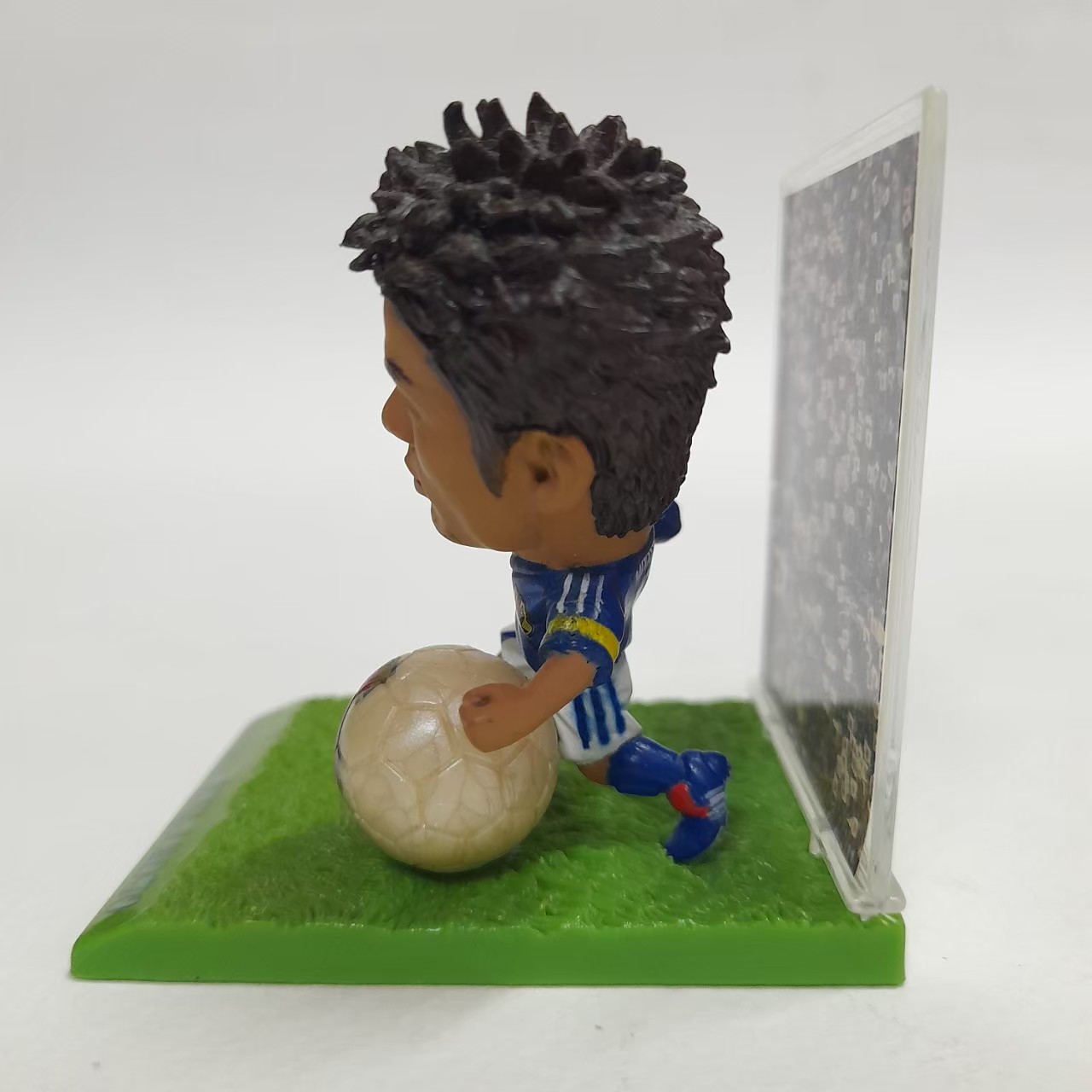 ฟิกเกอร์ นักบอล ทีมญี่ปุ่น Tsuneyasu Mayamoto ขนาดตามรูป มีฐาน มีฉาก มือสอง สภาพดีมีรอยบ้าง