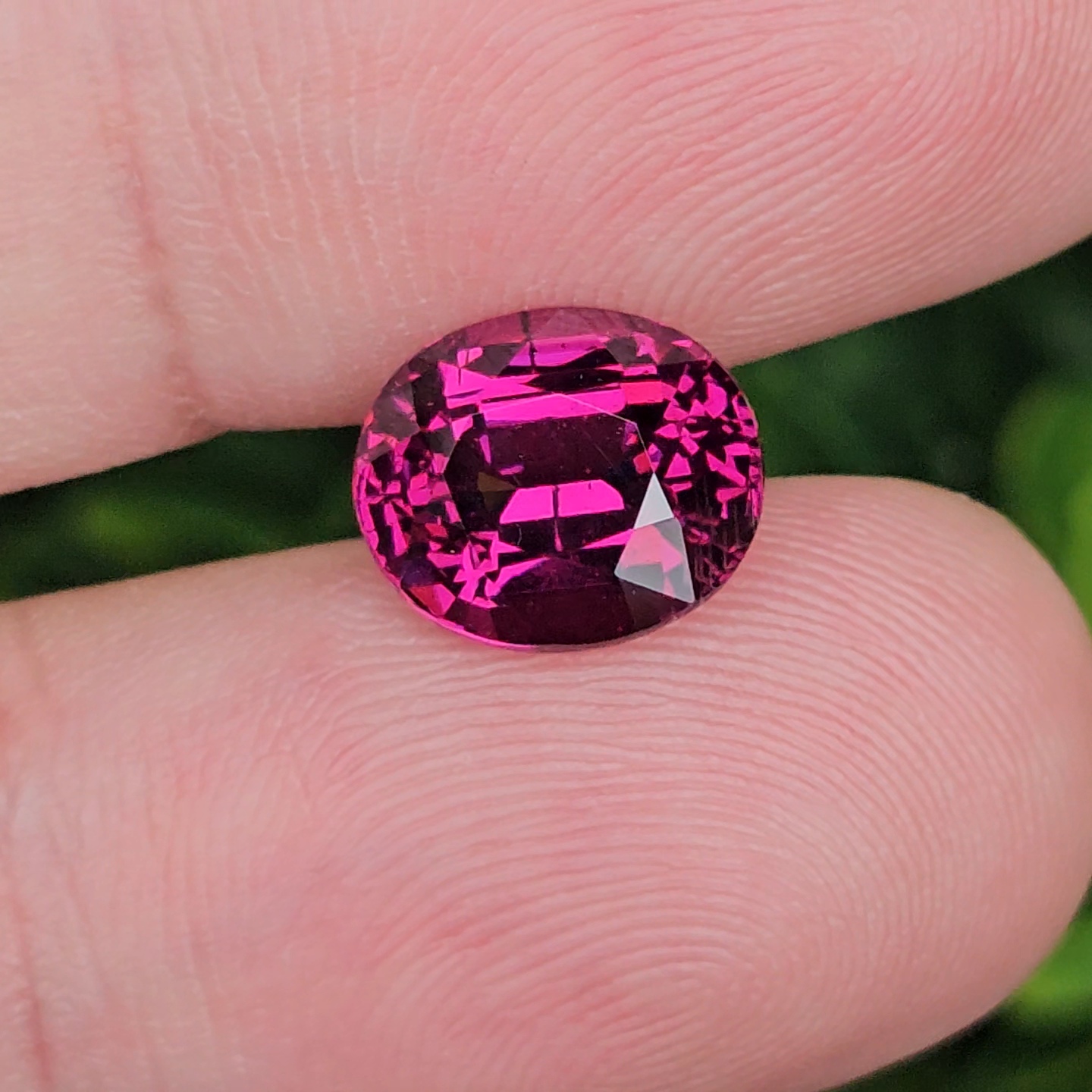 พลอย โรโดไลต์ กาเน็ท Rhodolite Garnet 4.50 กะรัต Cts.พลอยแท้ อัญมณีมงคลประจําวันเกิด เครื่องประดับพลอย