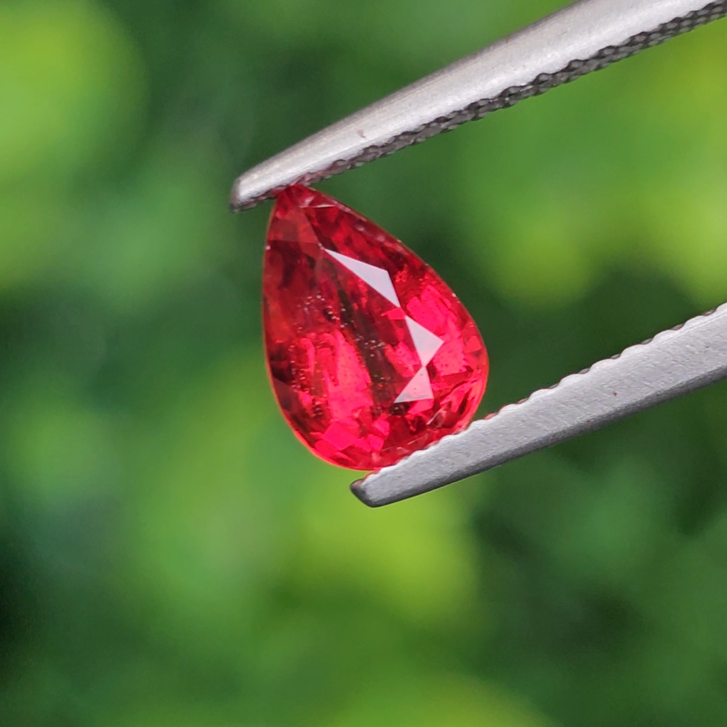 พลอย ทับทิม ซองเจีย Songea Ruby Sapphire 1.01 กะรัต (Cts.) พลอยแท้ อัญมณีมงคลประจําวันเกิด เครื่องประดับพลอย