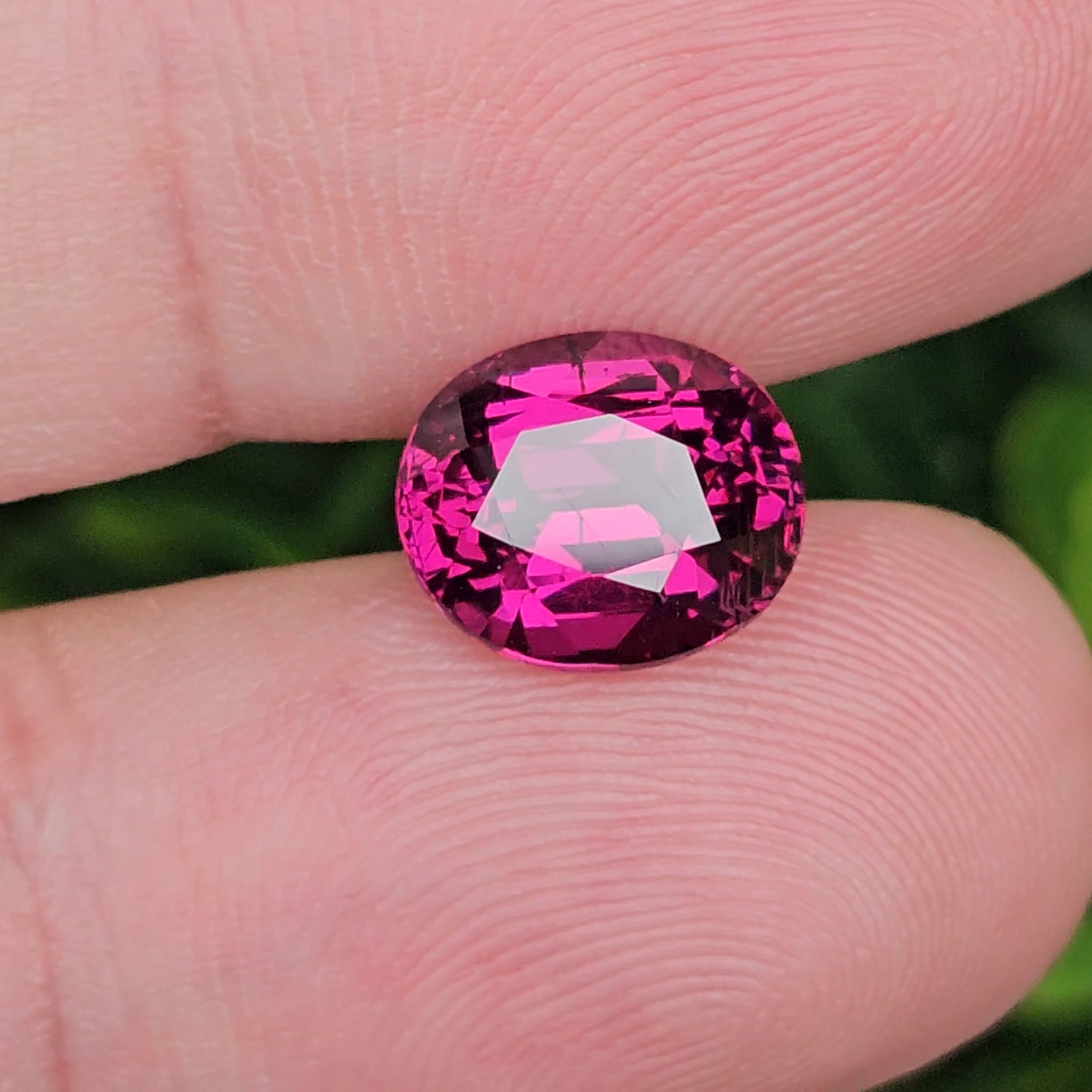 พลอย โรโดไลต์ กาเน็ท Rhodolite Garnet 4.50 กะรัต Cts.พลอยแท้ อัญมณีมงคลประจําวันเกิด เครื่องประดับพลอย