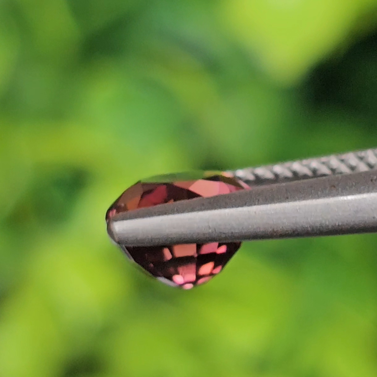 พลอย รูเบลไลต์ ทัวร์มาลีน Rubellite Tourmaline 1.50 กะรัต (Cts.) พลอยแท้ อัญมณีมงคลประจําวันเกิด เครื่องประดับพลอย