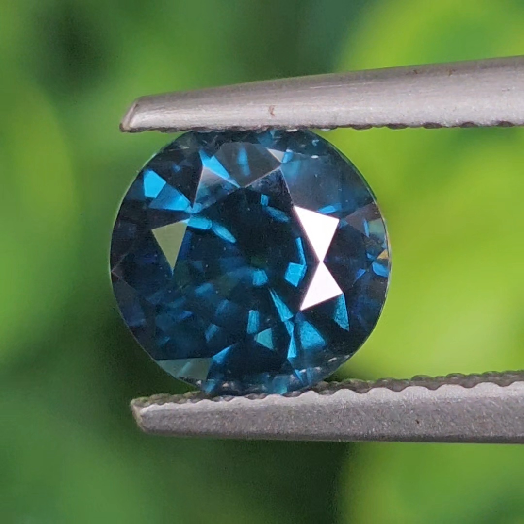 พลอย เพทาย Natural Zircon 1.93 กะรัต (Cts.) พร้อมใบเซอร์ พลอยแท้อัญมณีมงคล ประจําวันเกิด เครื่องประดับพลอย