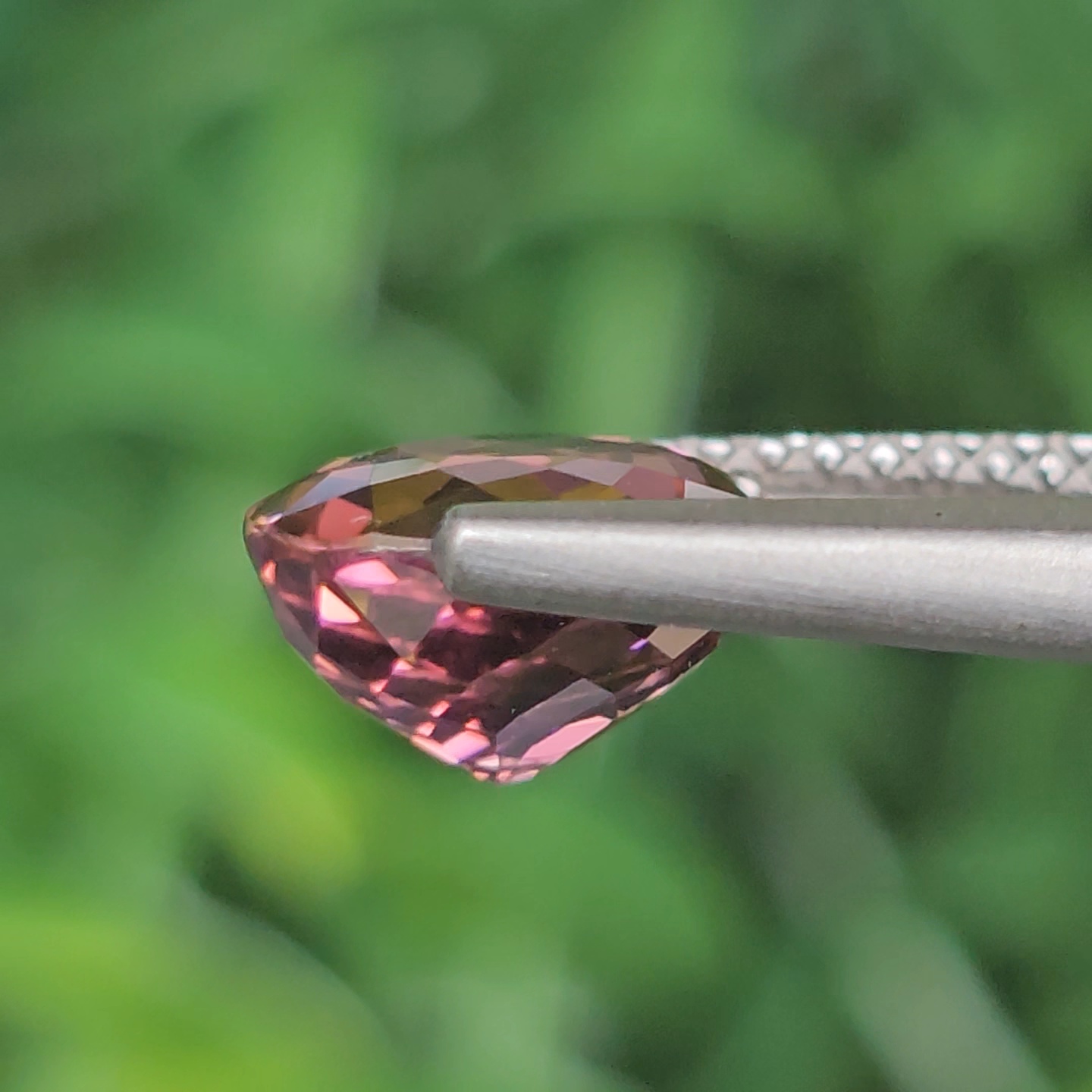 พลอย ทัวร์มาลีน Tourmaline 1.97 กะรัต (Cts.) พลอยแท้ อัญมณีมงคลประจําวันเกิด เครื่องประดับพลอย