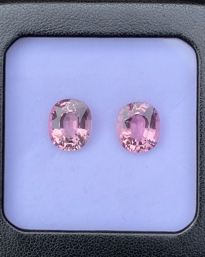 พลอย ชมพู พิ้งค์ ทัวร์มารีน (Pink Tourmaline) 2 เม็ด (Pcs.) 8.09 กะรัต (Cts.) อัญมณีมงคลประจําวันเกิด เครื่องประดับพลอย