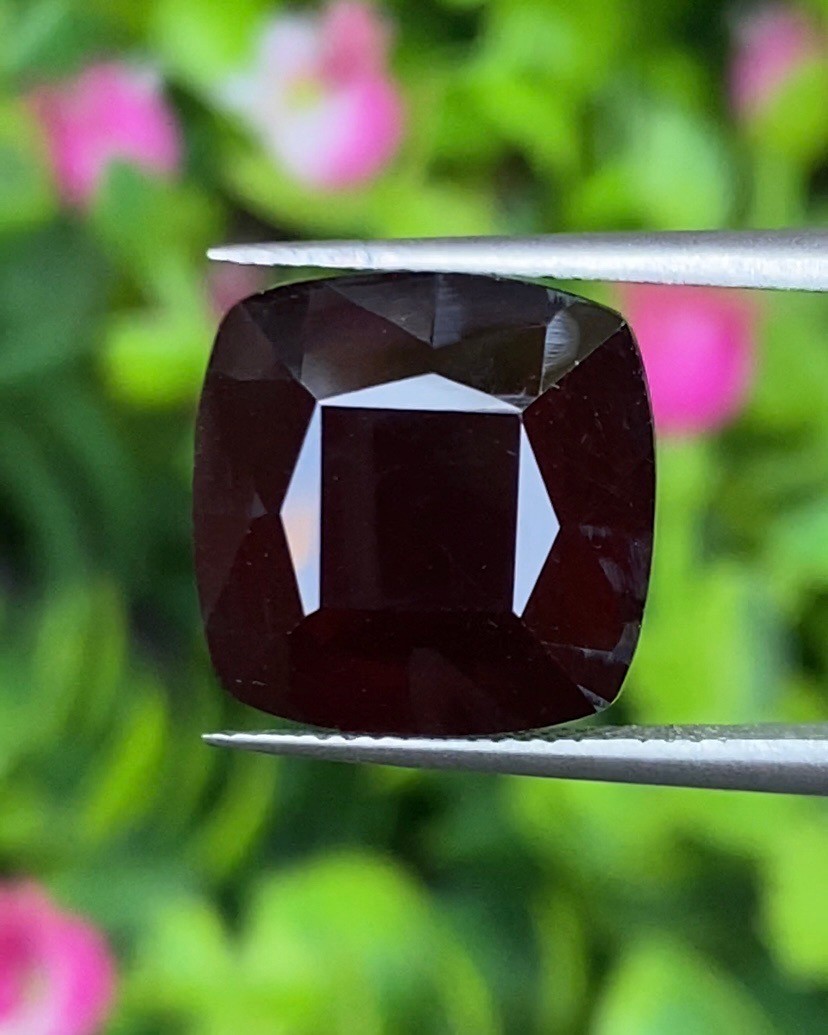พลอย โกเมน Pyrope - Almandite Garnet 10.40 กะรัต (Cts.) พลอยแท้ อัญมณีมงคลประจําวันเกิด เครื่องประดับพลอย