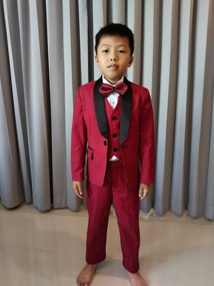 เช่า ชุดสูทเด็กชาย สีแดง ปกกล้วยดำ เรียบหรู