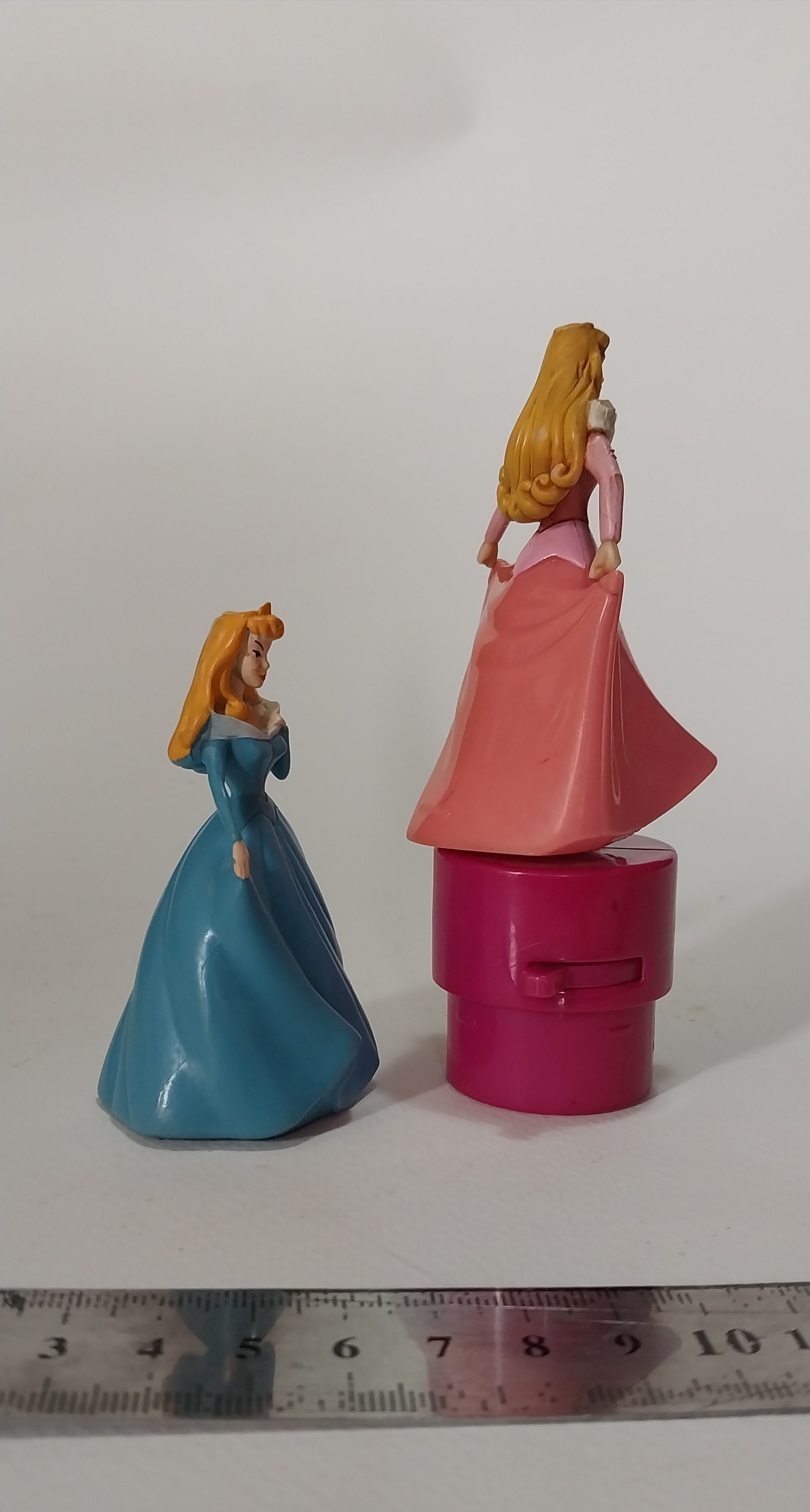 มีหลายภาพ ตุ๊กตาเจ้าหญิงดิสนีย์ เจ้าหญิงออโรร่า หรือ เจ้าหญิงนิทรา Sleeping Beauty , งานเก่ามีรอยบ้าง