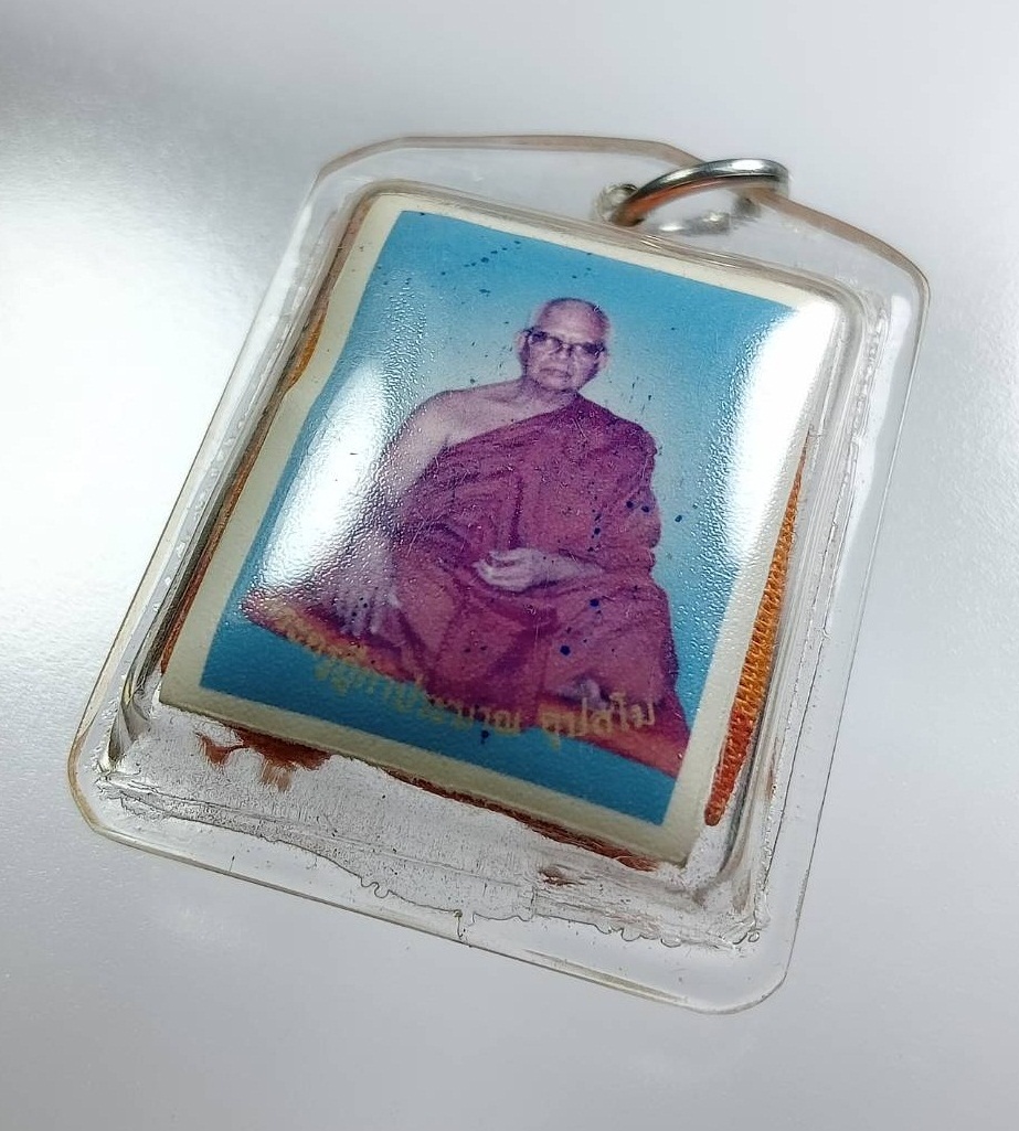 P171 รูปถ่ายเลี่ยมประกบผ้ายันต์ พระครูฎีกาประมาณ อุปสโม