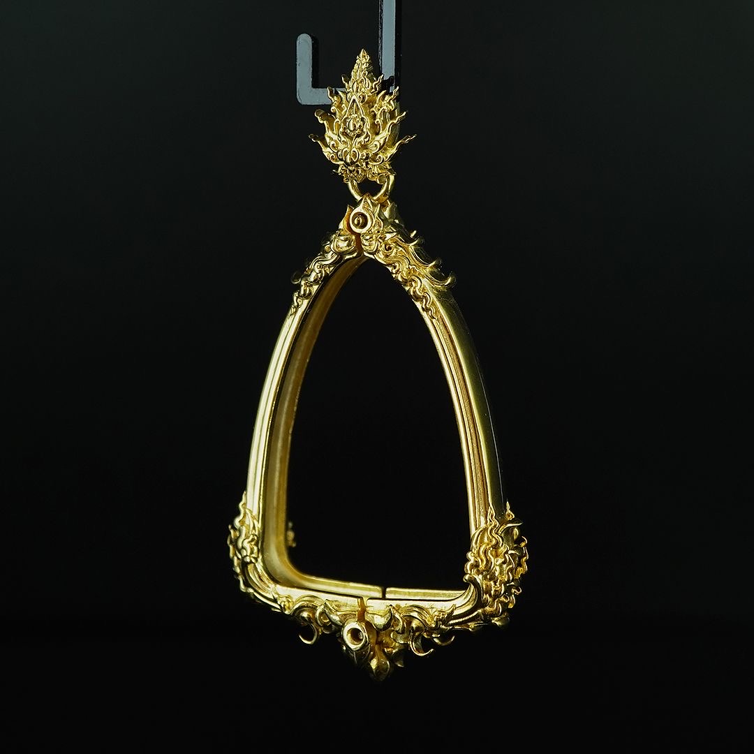 (แบบที่12.2) กรอบเนื้อบรอนซ์ชุบทอง สำหรับองค์พระขนาด ความสูง 3.7 เซนติเมตร ความกว้าง 2.4 เซนติเมตร