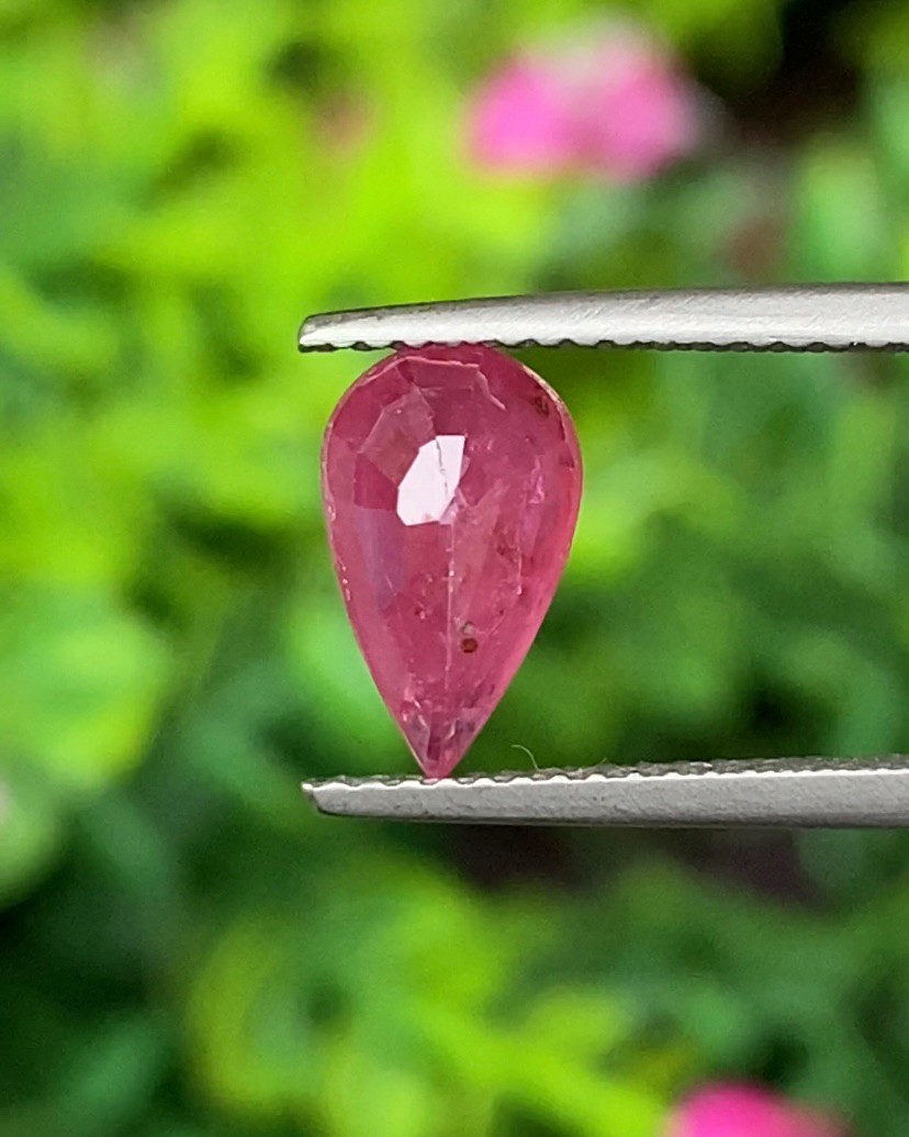 พลอย ทับทิม สยาม Siam Ruby sapphire 2.06 กะรัต (Cts.) พร้อมใบเซอร์ พลอยแท้ อัญมณีมงคลประจําวันเกิด เครื่องประดับพลอย