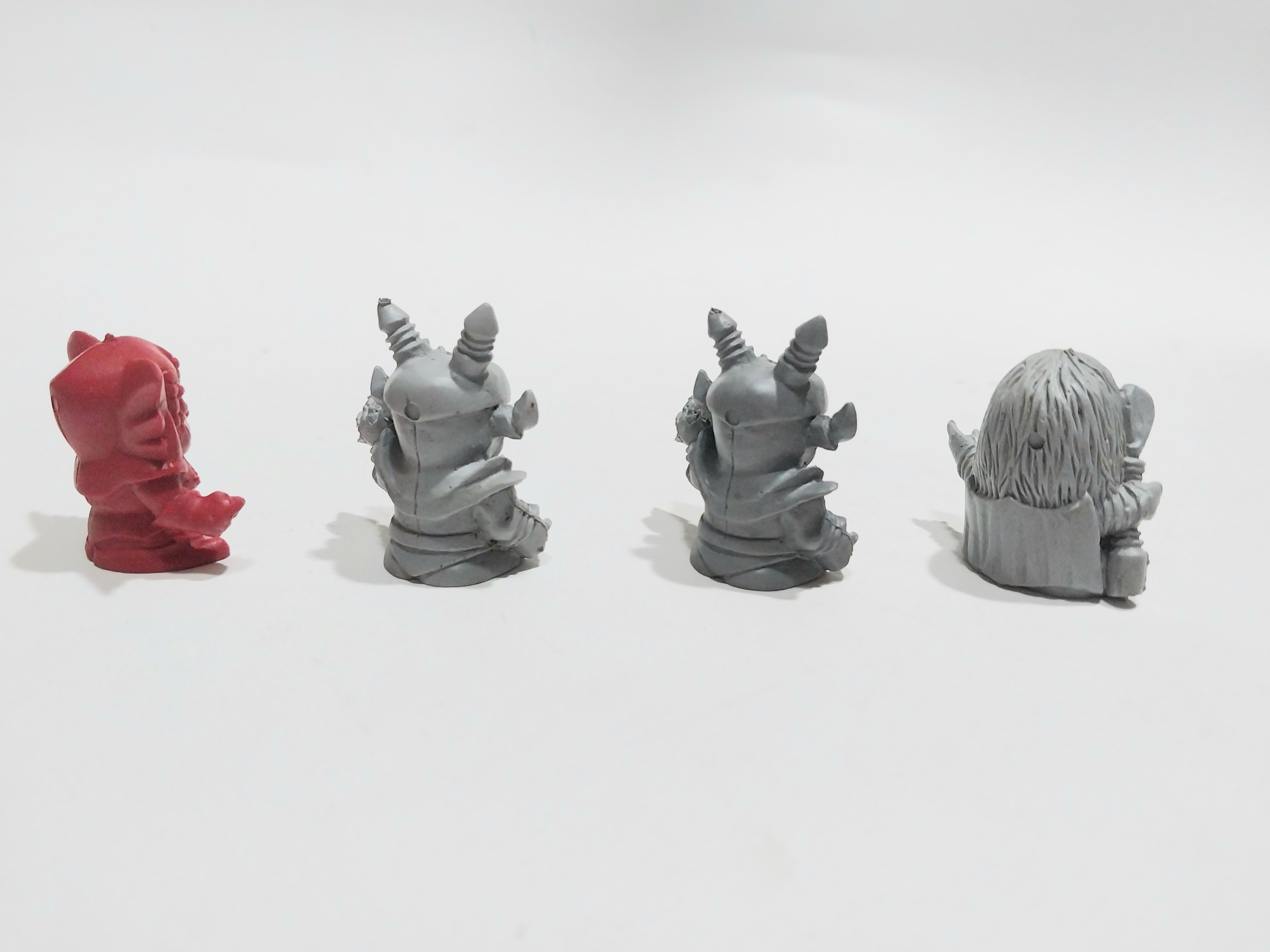 มีหลายภาพ ชุดผู้ร้ายจากยักษ์วัดแจ้งพบจัมโบ้เอSD ขนาดประมาณ 3 ซม.