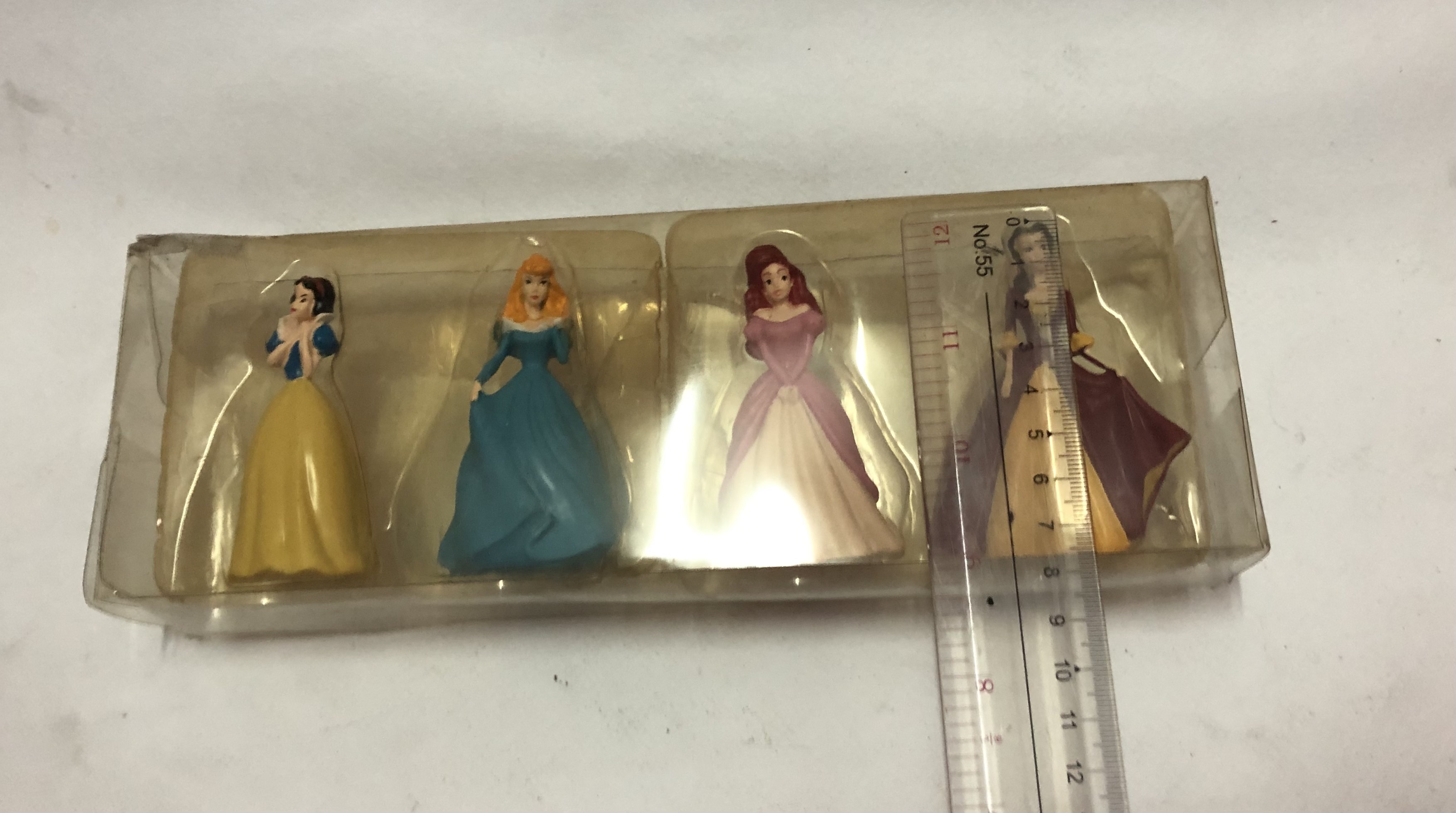 ของสะสมในแพคเจ้าหญิงดิสนีย์สี่ตัว: สโนว์ไวท์, ออโรร่า, แอเรี่ยล,แบลล์ ยางตัน ขนาดประมาณ 7.5 ซม.