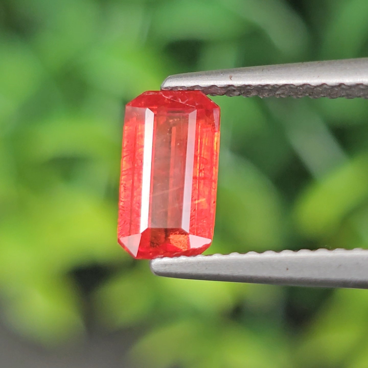 พลอย ออเรนจ์ แซฟไฟร์ Orange Sapphire 1.33 กะรัต (Cts.) พลอยแท้ อัญมณีมงคลประจําวันเกิด เครื่องประดับพลอย