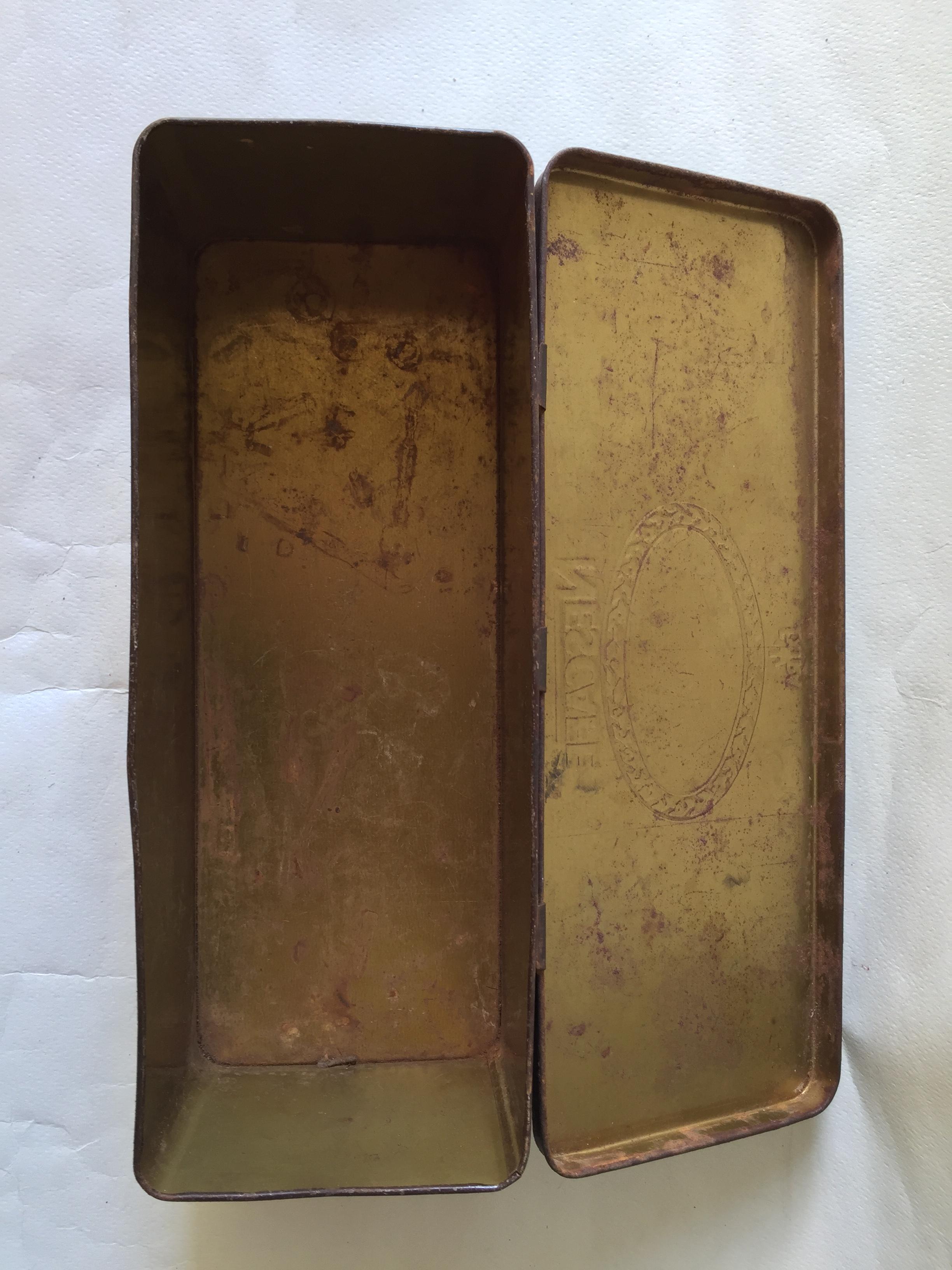 ของสะสม กล่องสังกะสี **มีคราบสนิมทั้งใบตามภาพ (กล่องโลหะ) กล่องเนสกาแฟเก่า "NESCAFE EXTRA กาแฟสำเร็จรูป 100%". **กรุณาเลือก 1 หรือ 2