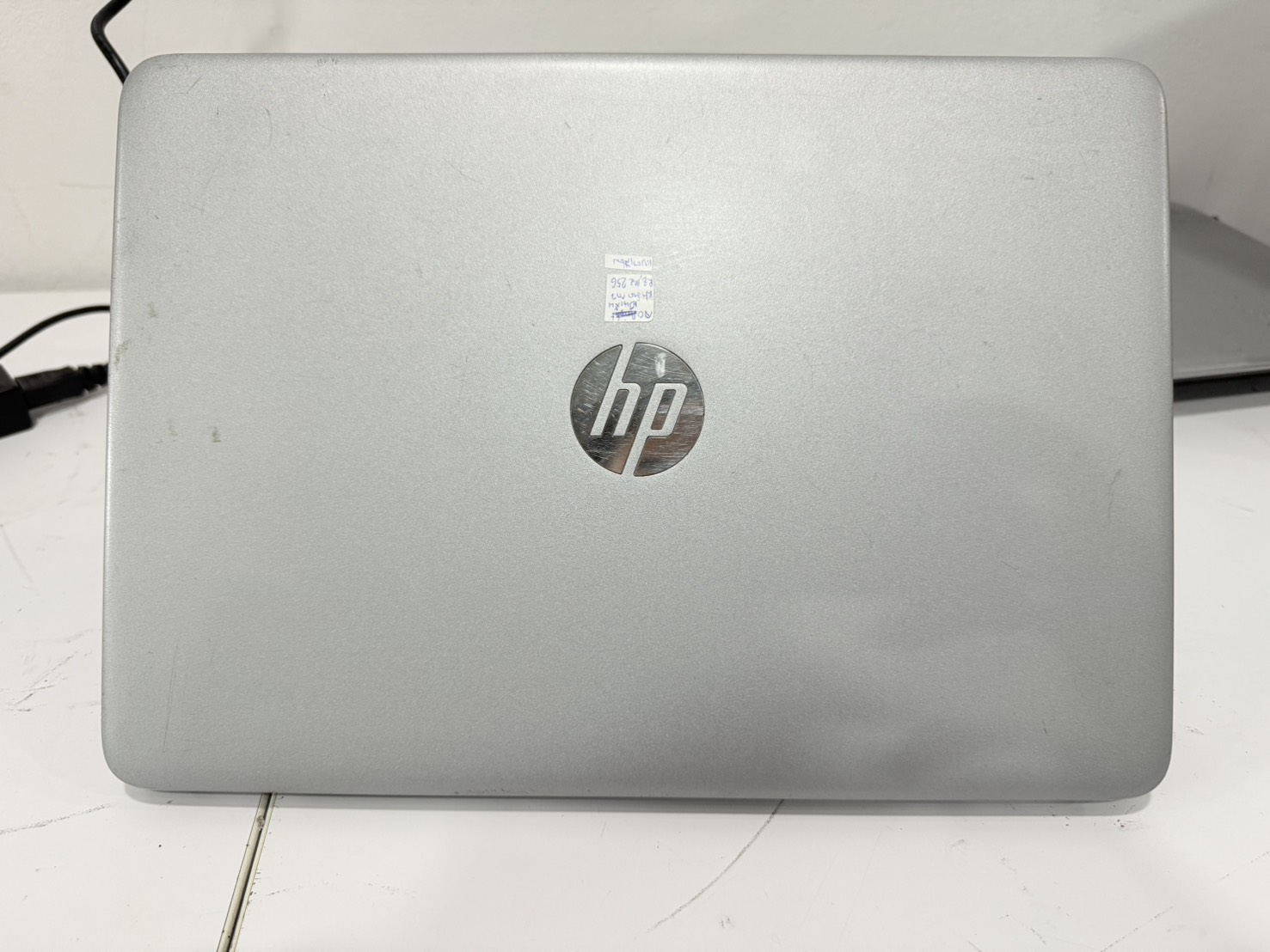 Notebook HP EliteBook 840 G4 (i5-7300U/8GB/M.2 256GB) ไม่มี Adapter แบตเสื่อม จอเป้นเส้น ฝามีคราบกาวเล็กน้อย