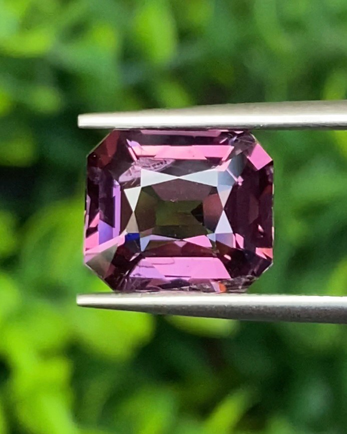 พลอย สปิเนล Spinel 4.32 กะรัต (Cts.) ดิบ Unheated พลอยแท้ อัญมณีมงคลประจําวันเกิด เครื่องประดับพลอย