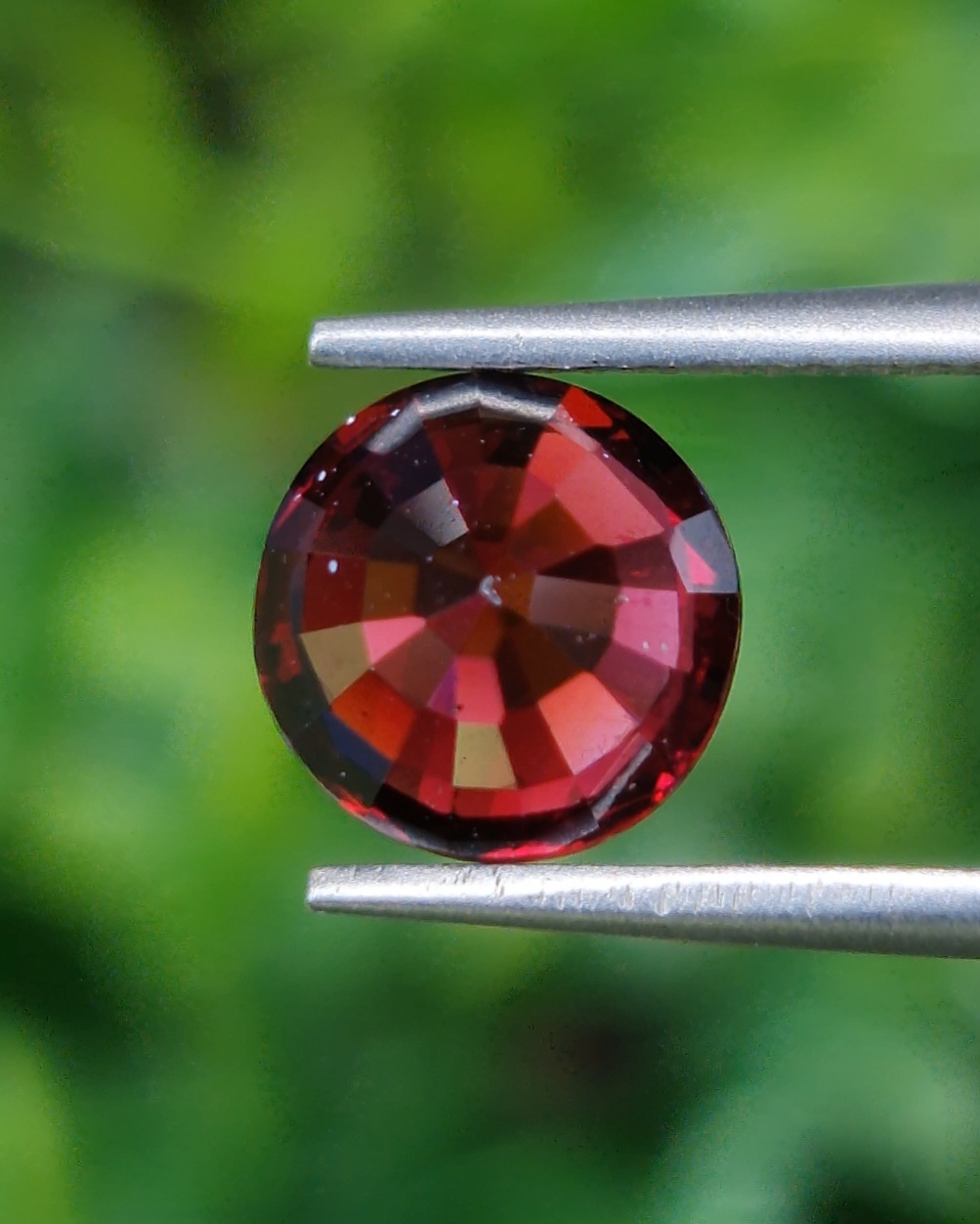 พลอย โรโดไลต์ กาเน็ท Rhodolite Garnet 2.35 กะรัต Cts.พลอยแท้ อัญมณีมงคลประจําวันเกิด เครื่องประดับพลอย