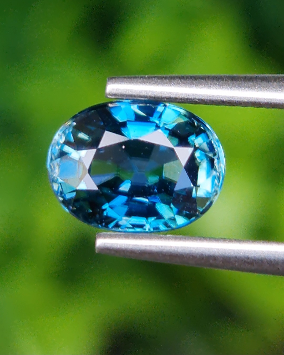 พลอย เพทาย (Zircon) 2.25 กะรัต (Cts.) พลอยแท้ อัญมณีมงคลประจําวันเกิด เครื่องประดับพลอย