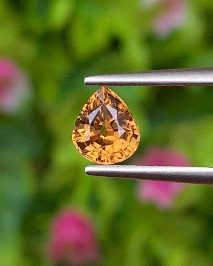 พลอย เพทาย (Zircon) 1.07 กะรัต (Cts.) พลอยแท้ อัญมณีมงคลประจําวันเกิด เครื่องประดับพลอย