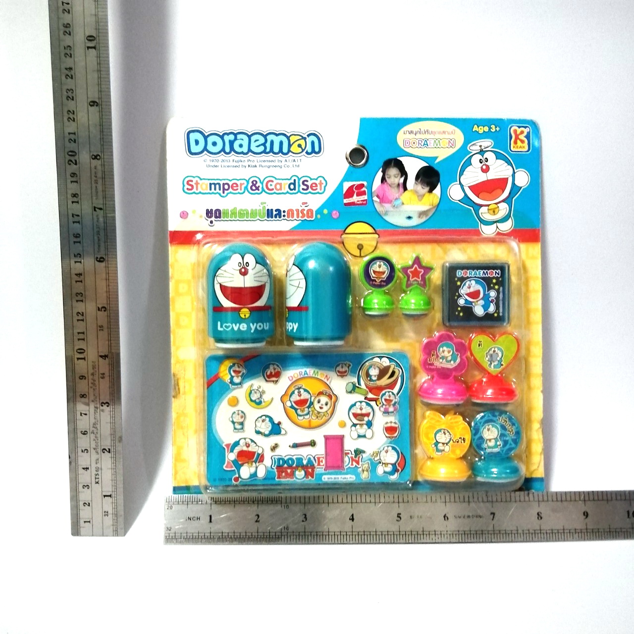 ของสะสมโดราเอม่อน**แพ็คเกจมีตำหนิ Stamper&Card set ชุดสแตมป์และการ์ด โดราเอม่อน โดเรม่อน ***ของแท้ - ตราแสตมป์ มีลาย Love You , Happy,ดีมาก,พอใช้,ดี,ปรับปรุง และมีสแตมป์ดาวและหัวโดราเอม่อน และสติ๊กเกอร์ ตามภาพ