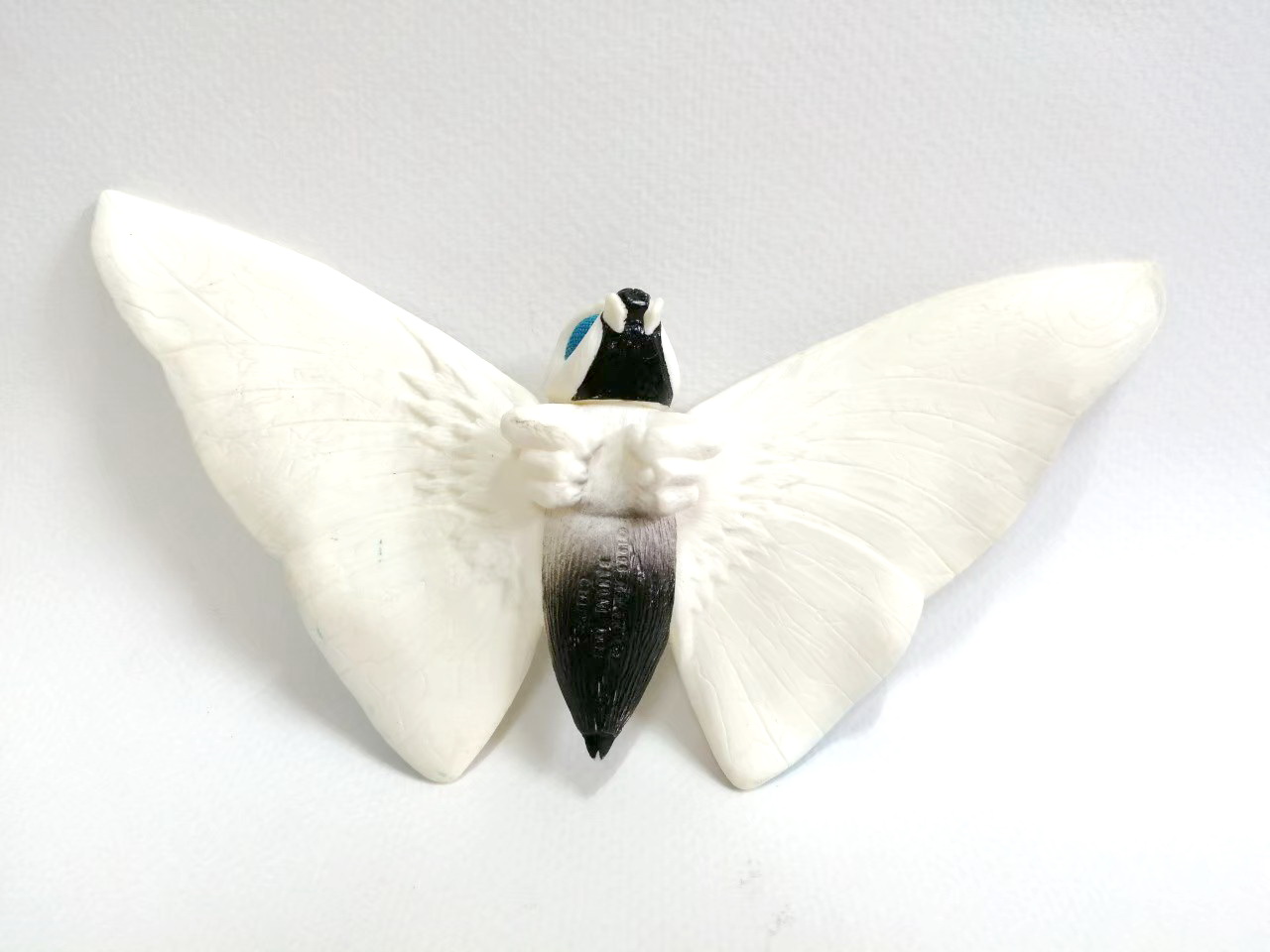 ซอฟ4นิ้ว เรนโบว์ มอธร่า bandai 1998 ขนาดสูง4นิ้ว ปลายปีกยาว6.5-7นิ้ว มือสองสภาพดีมีรอยบ้าง