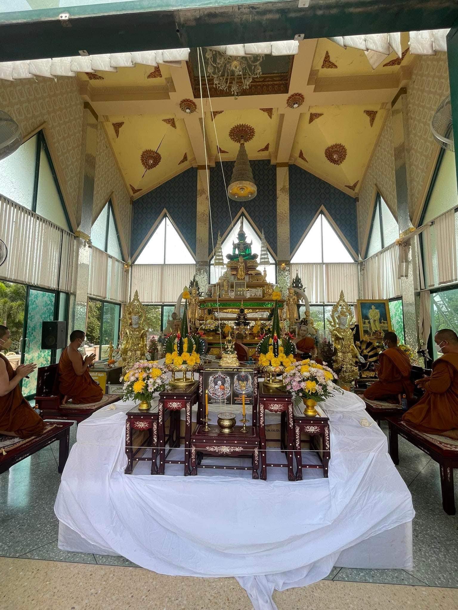 เหรียญเสมาบารมีพลิกชีวิตหลวงพ่อพัฒน์ รหัส 21 บรอนซ์ชุบเงินลงยา รายการศูนย์จอง (พิเศษเลี่ยมกันน้ำให้ฟรี)