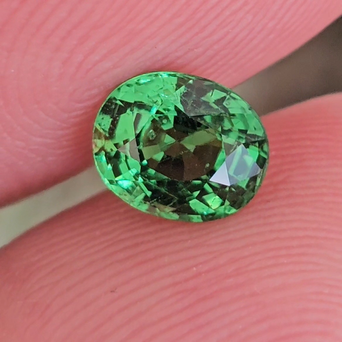 พลอย ซาโวไรท์ Tsavorite Garnet 1.16 กะรัต (Cts.) ดิบ Unheated พร้อมใบเซอร์ อัญมณีมงคลประจําวันเกิด เครื่องประดับพลอย
