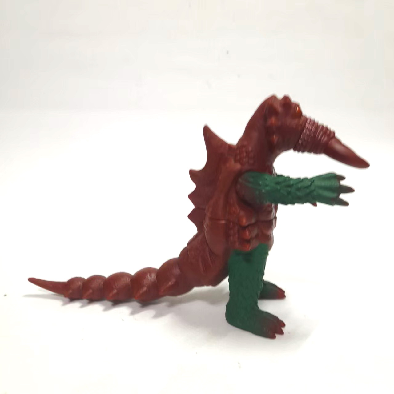 ซอฟ5นิ้ว ขนาดตามรูป สัตว์ประหลาดคิงส์แครบ จากอุลตร้าแมน เอ/เอส มือสองสภาพดีมีรอยบ้าง มีสติ๊กเกอร์ใต้เท้า