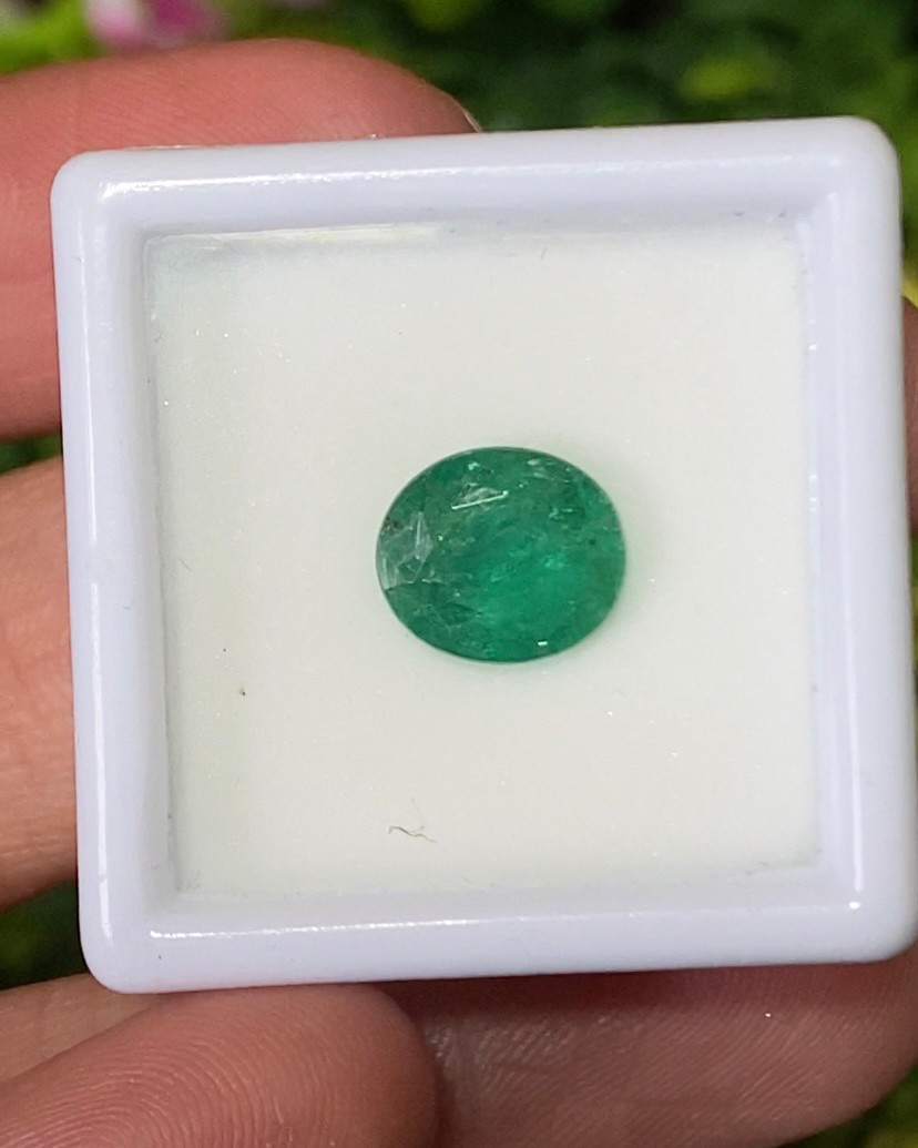 พลอย มรกต Natural Emerald แซมเบีย 2.07 กะรัต (Cts.) พลอยแท้ อัญมณีมงคลประจําวันเกิด เครื่องประดับพลอย