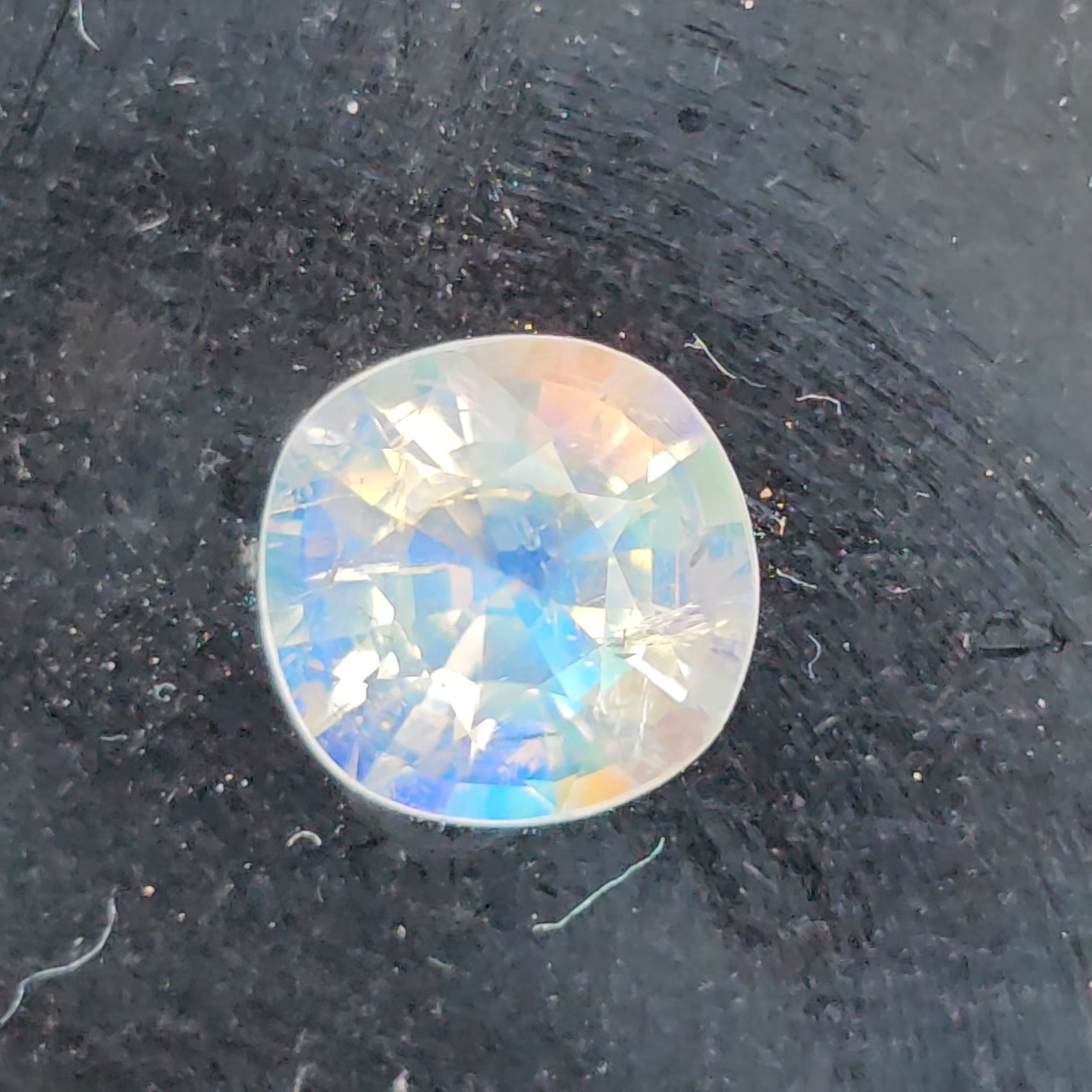 พลอย มูนสโตน เรนโบว์ rainbow moonstone 1.47 กะรัต (cts.) พลอยแท้ อัญมณีมงคลประจําวันเกิด เครื่องประดับพลอย