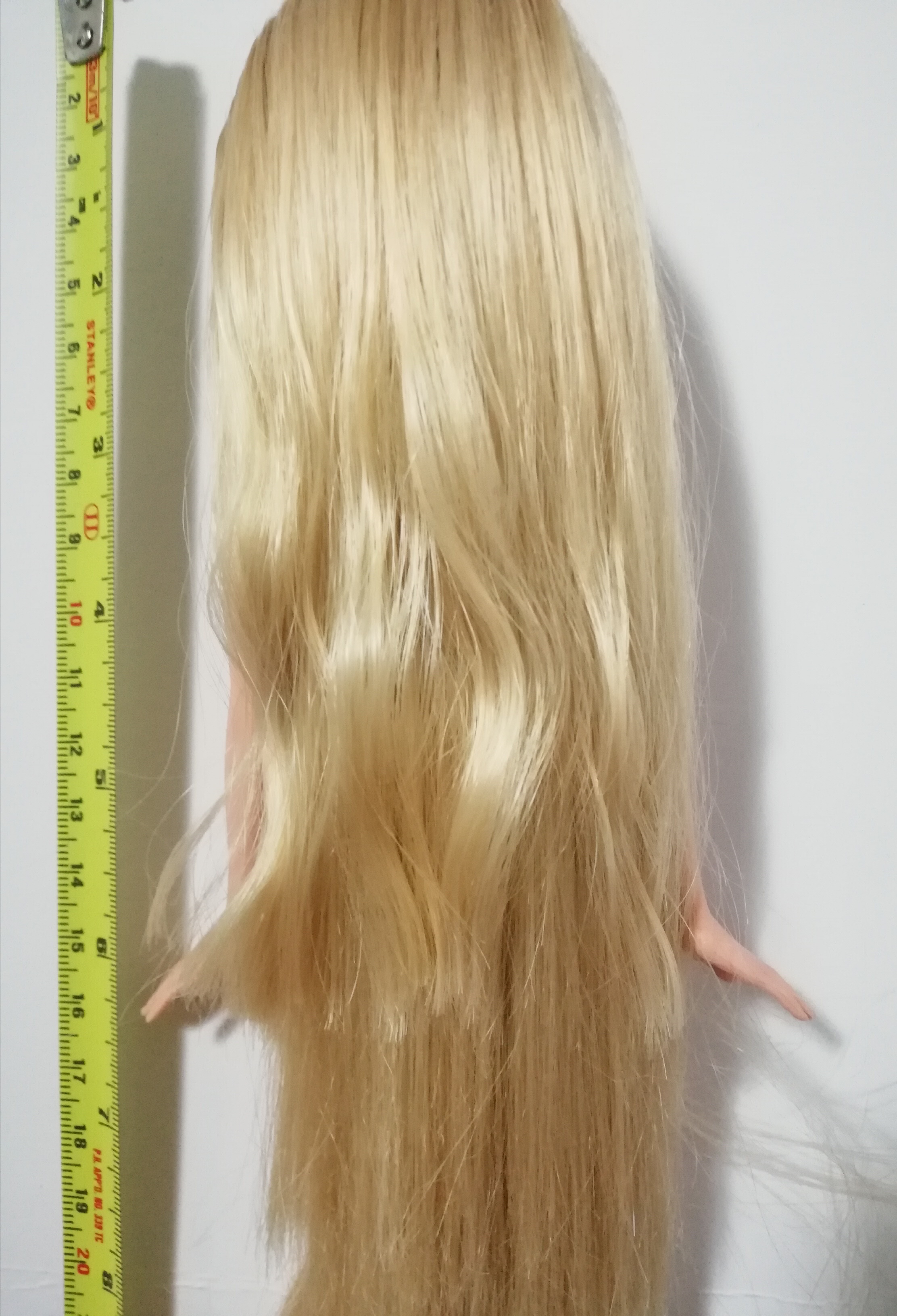 ตุ๊กตาบาร์บี้ เจ้าหญิงราพันเซล แถมชุด**แขนหลวมบ้าง Princess Rapunzel จากดิสนีย์ ปริ๊นเซส Disney Princess หน้าสวย ผมทองยาวสลวย รุ่นขาแข็ง หักงอไม่ได้ ของแท้แมทเทบปี 2012 Made in Indonesia, **ปลายผมมีตำหนิเล็กน้อยตามภาพ