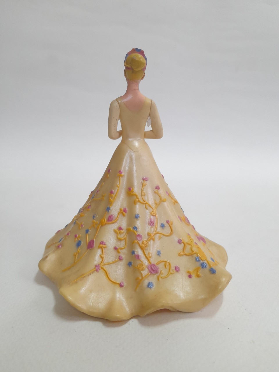 มีหลายภาพ,ตุ๊กตาเจ้าหญิงดีสนีย์ เบลล์ จาก บิวตี้แอนด์เดอะบีสต์ มือสองสภาพดีมีรอยบ้าง