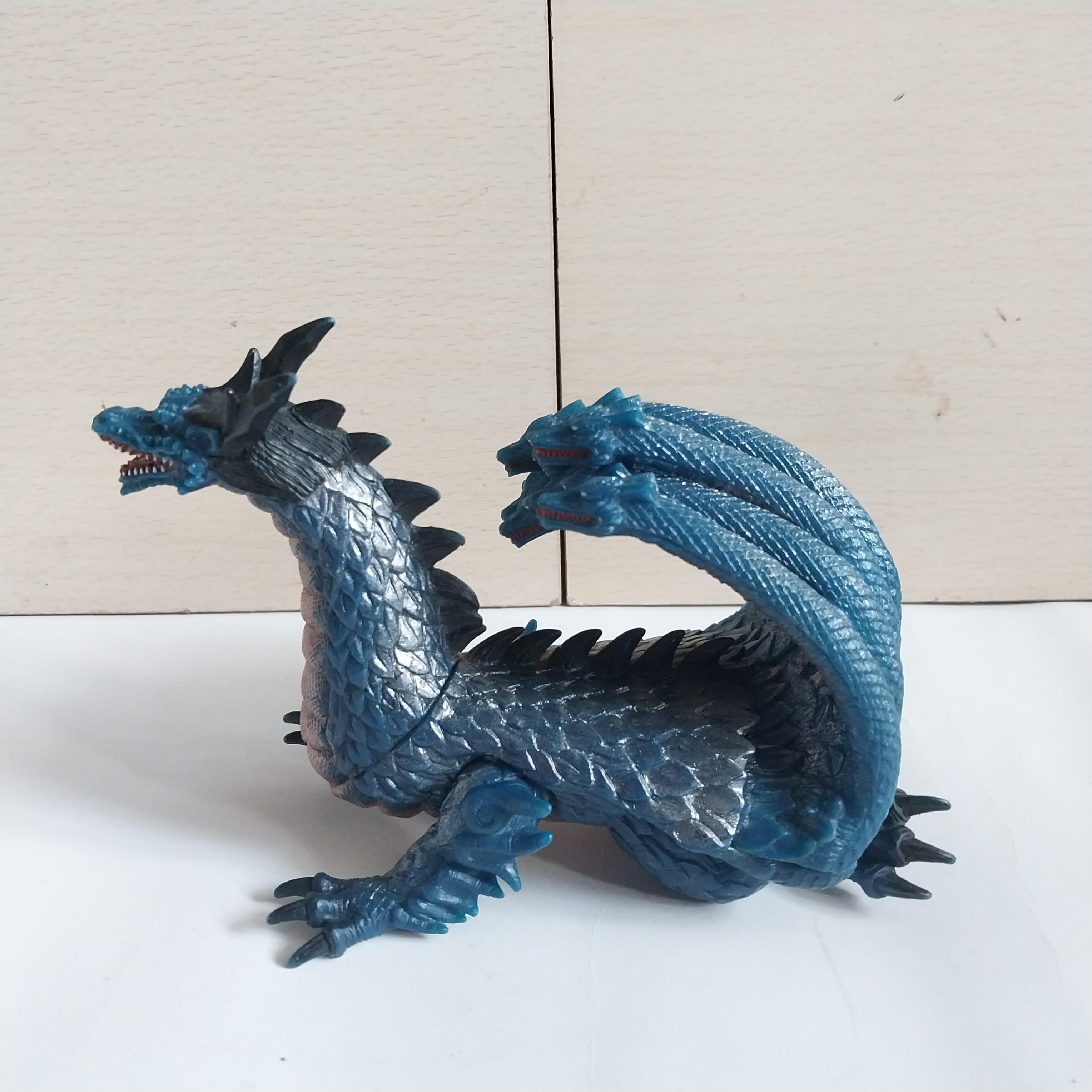 ซอฟ6นิ้ว ขนาดตามรูป,มังกร มิซึโนะเอะโนะริว มังกร9หัว จากอุลตร้าแมนไกอา สภาพดีืมีรอยถลอกเล็กน้อย