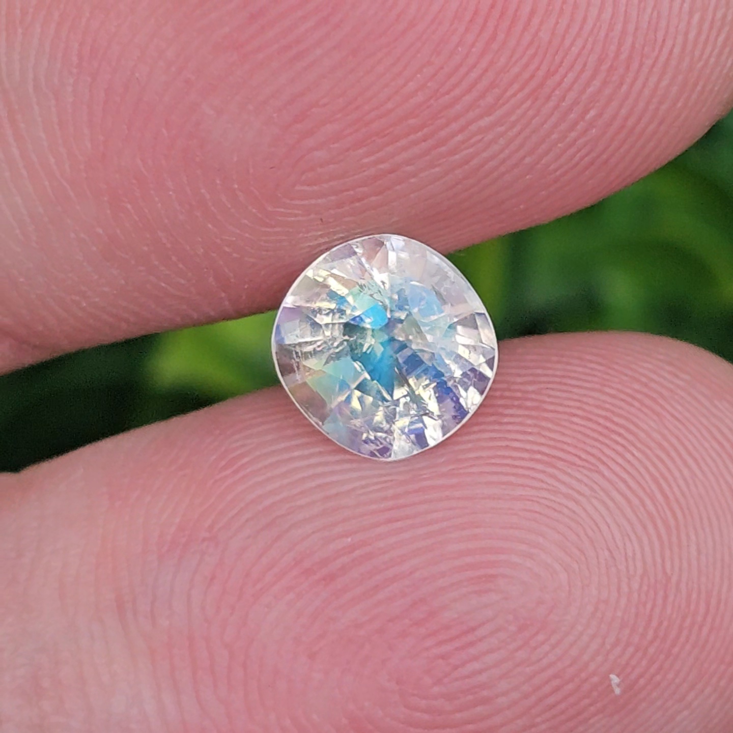 พลอย มูนสโตน เรนโบว์ rainbow moonstone 1.47 กะรัต (cts.) พลอยแท้ อัญมณีมงคลประจําวันเกิด เครื่องประดับพลอย