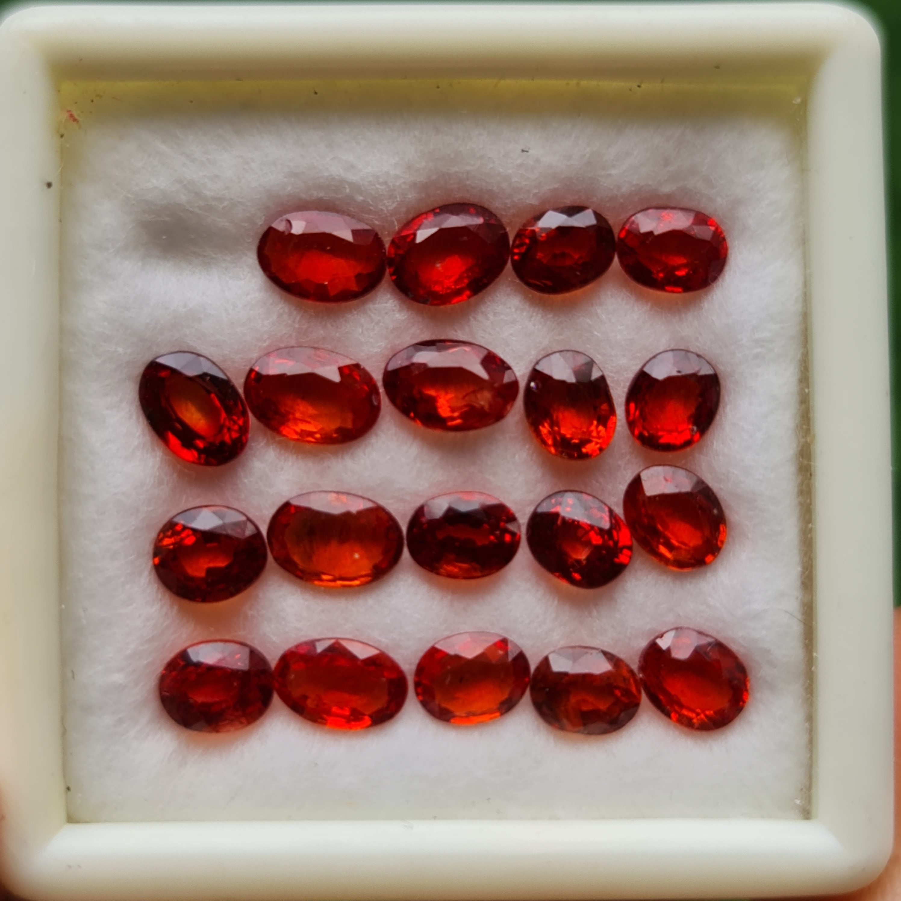 พลอย ทับทิม ซองเจีย Songea Ruby Sapphire 10.76 กะรัต (Cts.) 20 เม็ด พลอยแท้ อัญมณีมงคลประจําวันเกิด เครื่องประดับพลอย