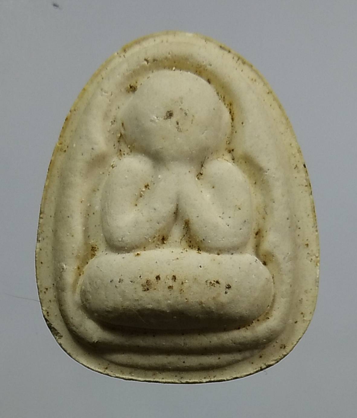 ก069 พระปิดตา หลวงพ่อขวัญชัย วัดนามะตูม จ.ชลบุรี หลังมีเกศาครับ